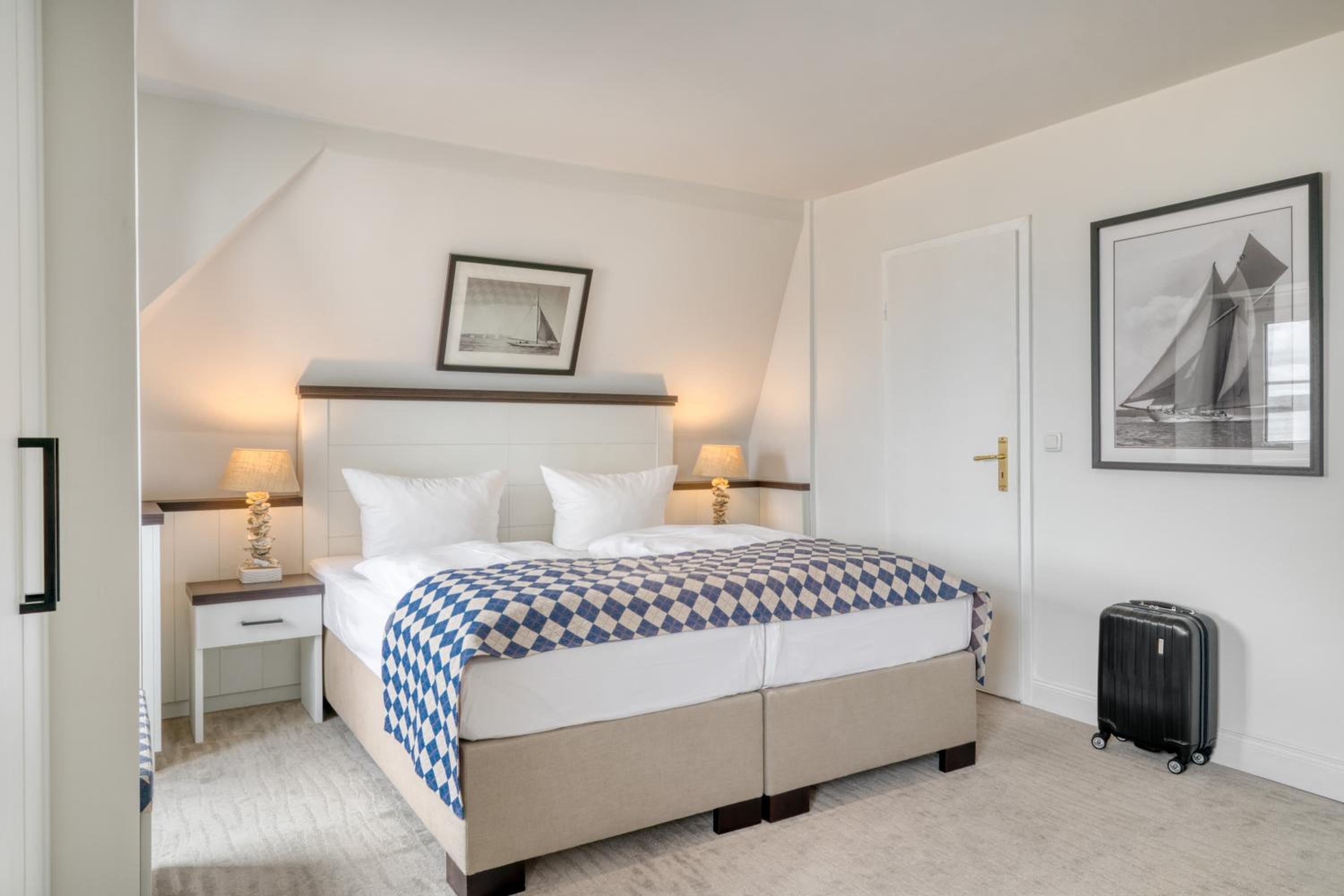 Double Room with Sea View - Photo 15