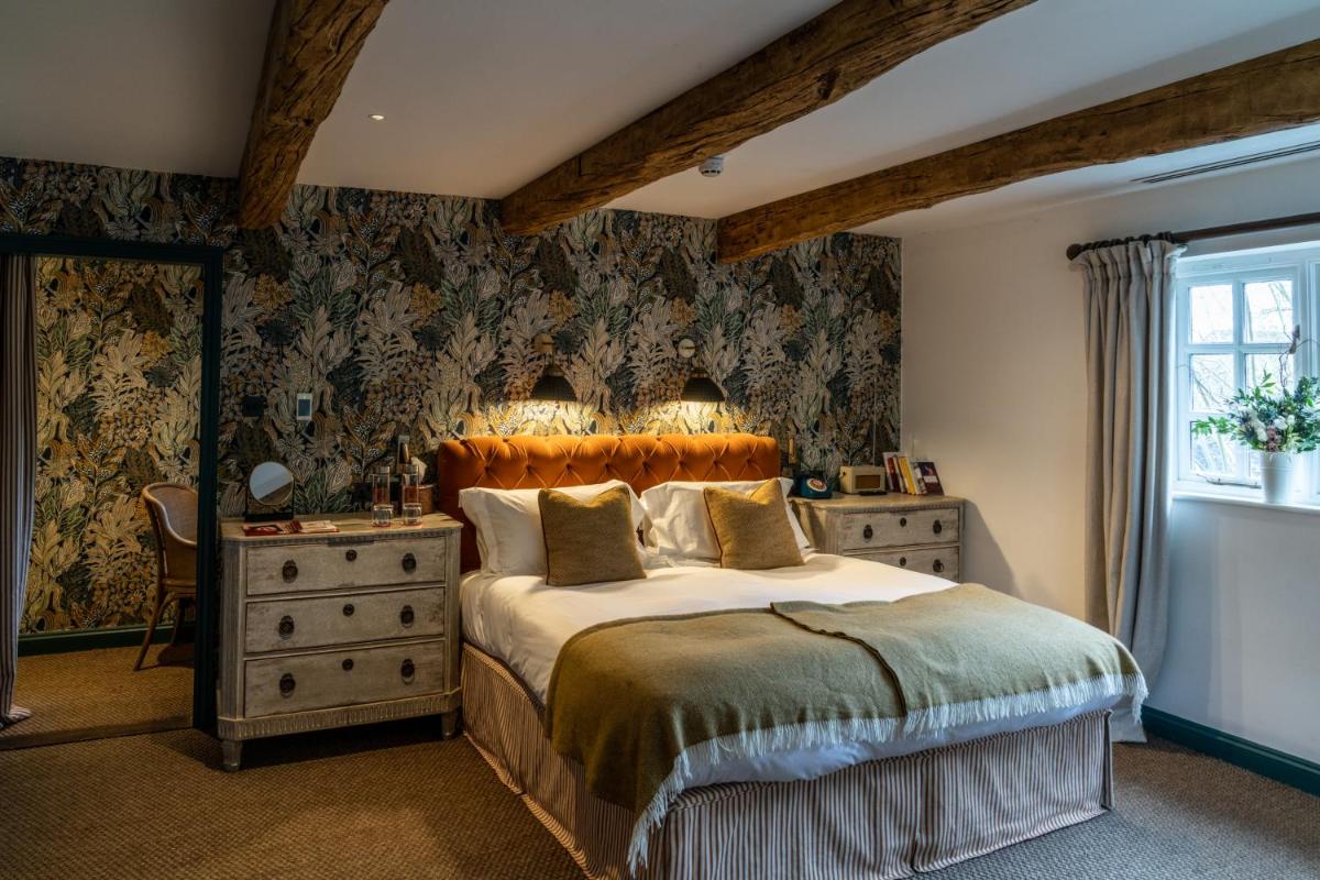 The Double Red Duke, Cotswolds