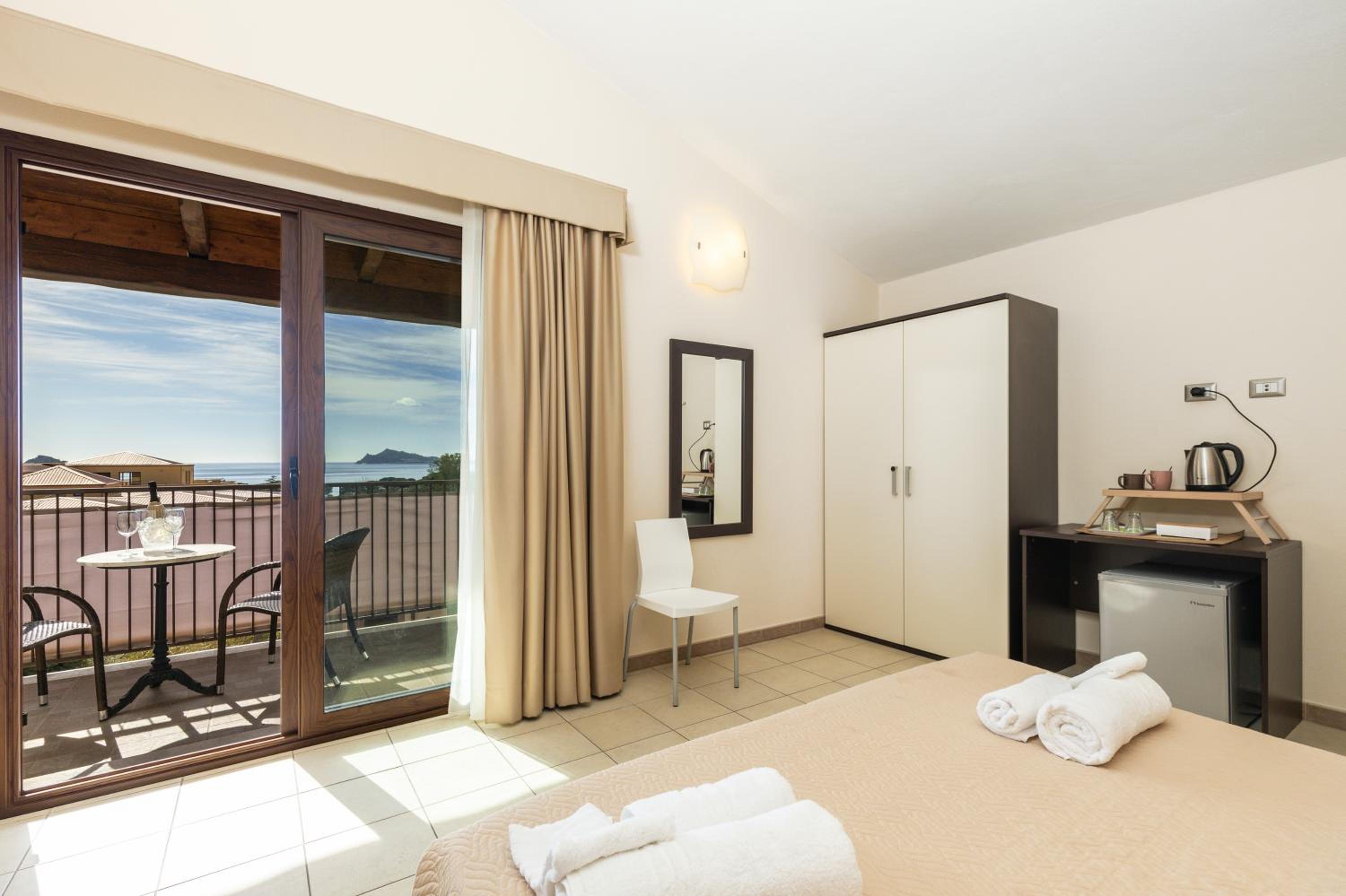 Double Room with Balcony and Sea View photo 1