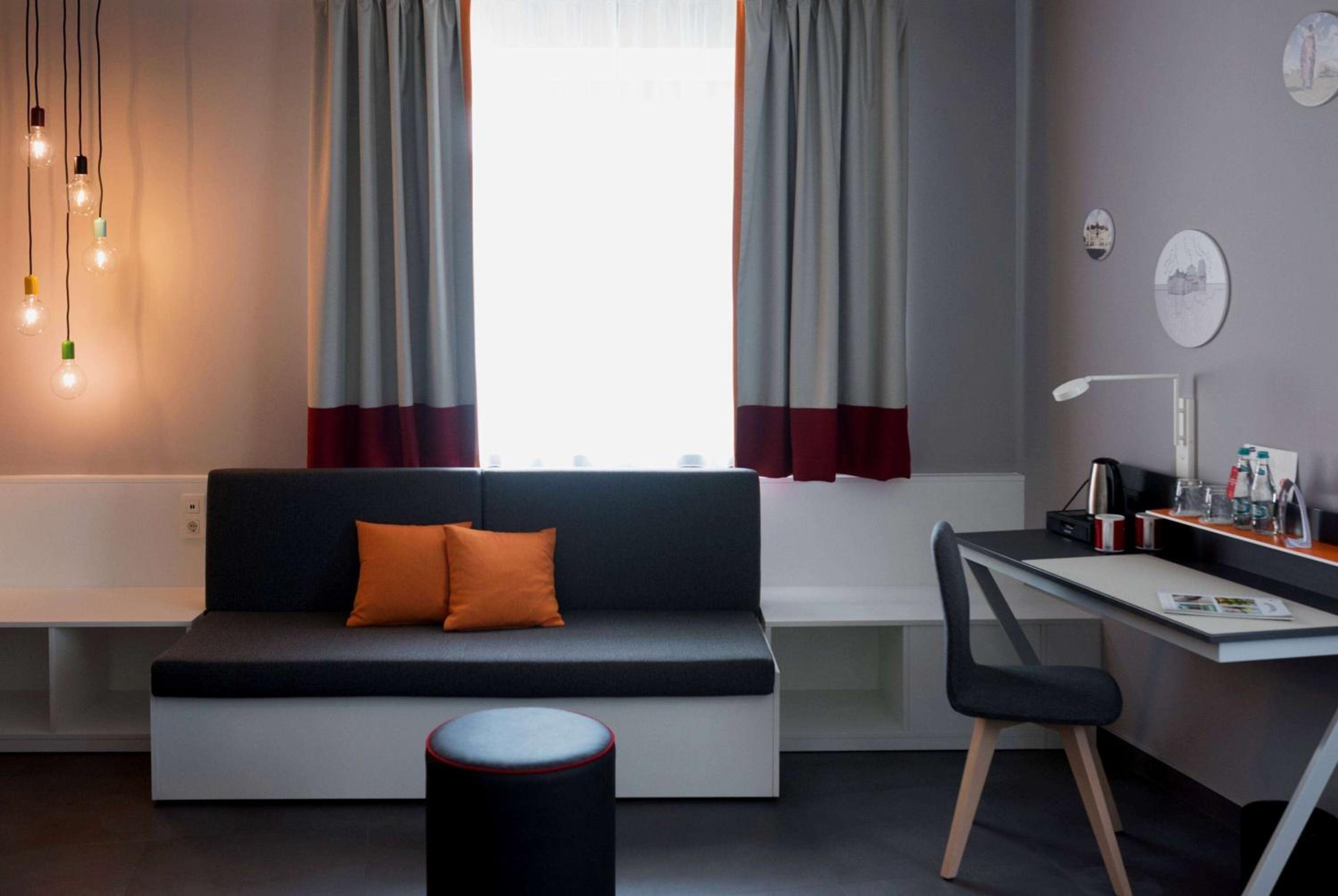 Lounge Room - Photo 1