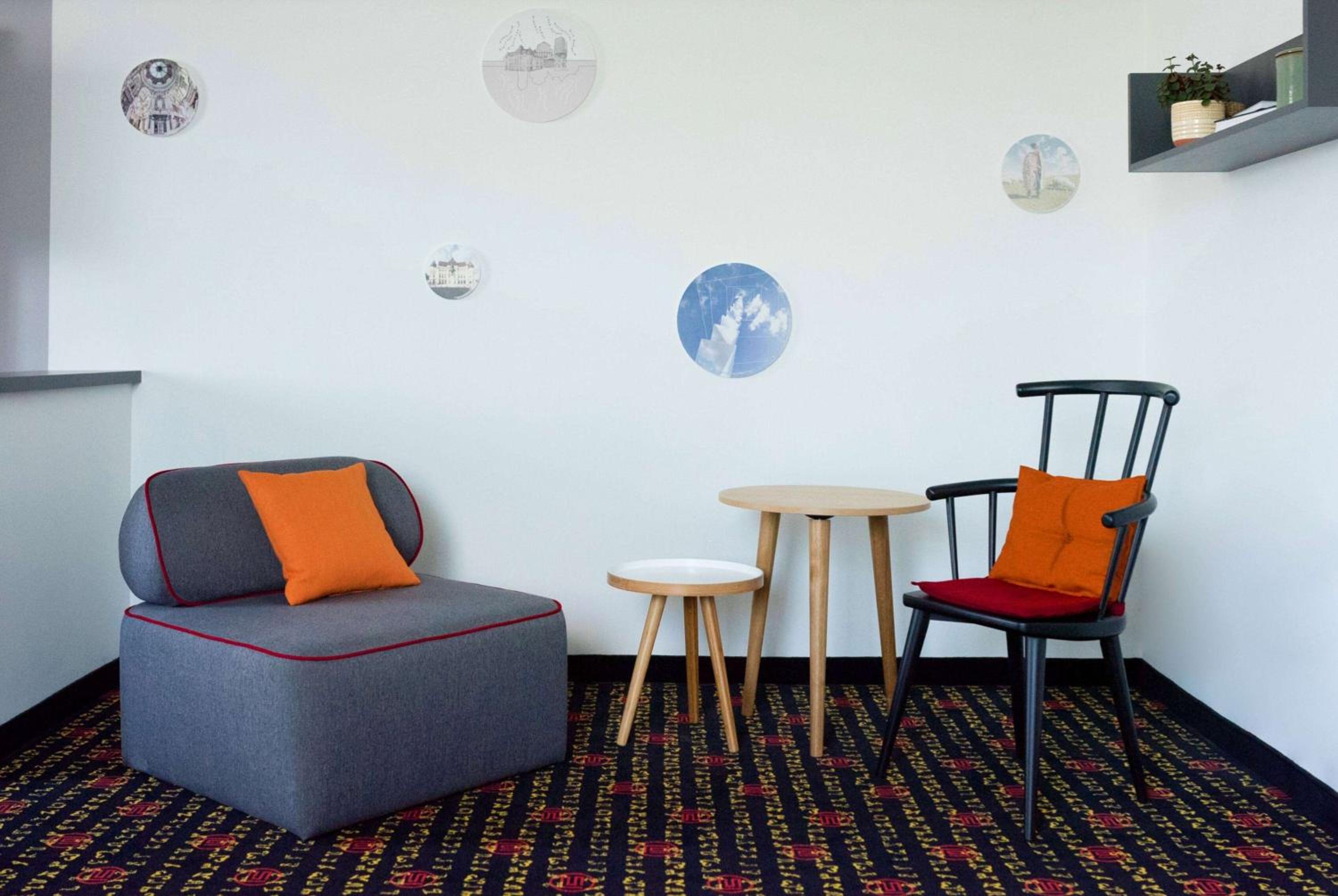 Lounge Room - Photo 12