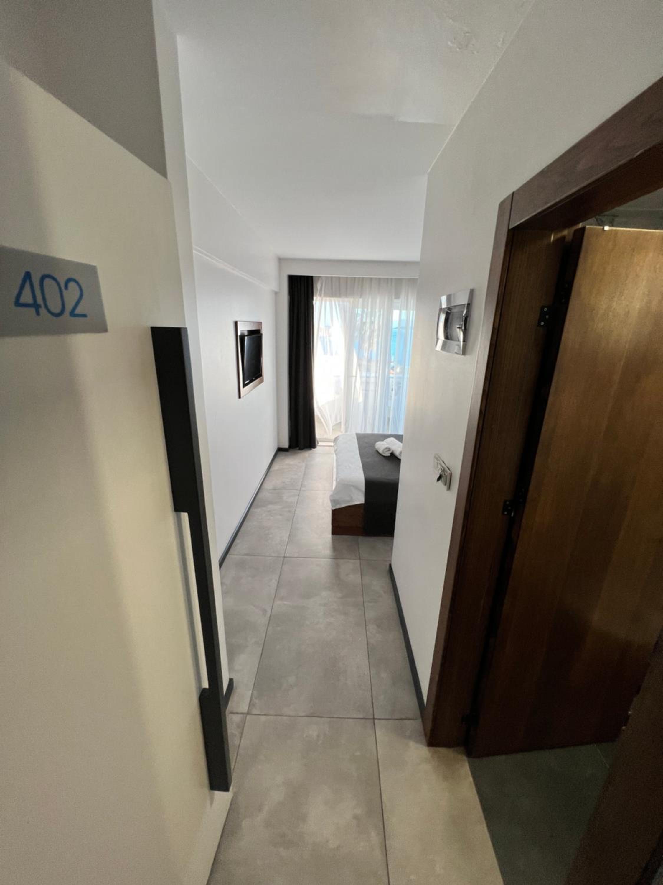Deluxe Double Room with Balcony and Sea View - Photo 10
