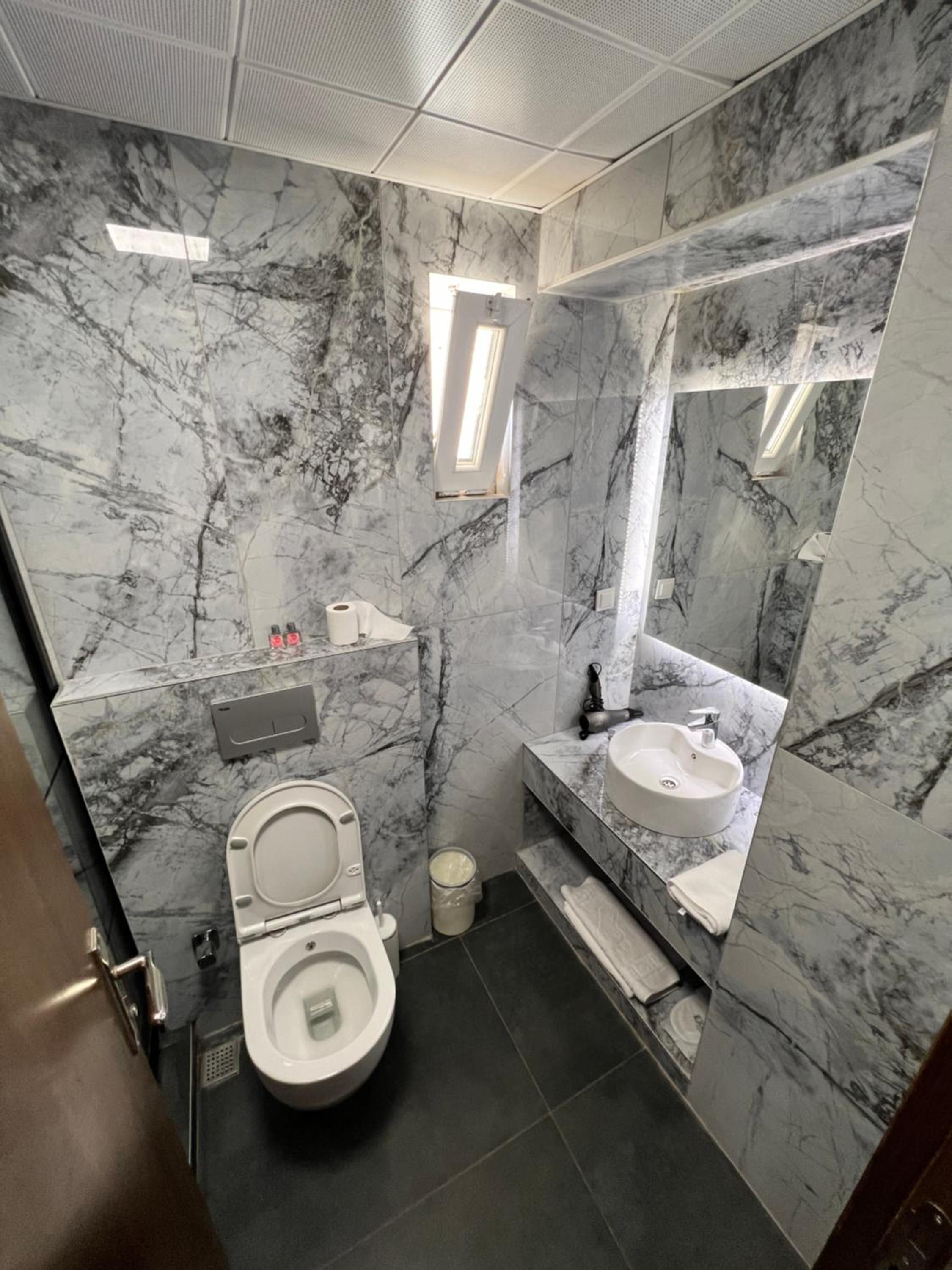 Deluxe Double Room with Balcony and Sea View - Photo 9
