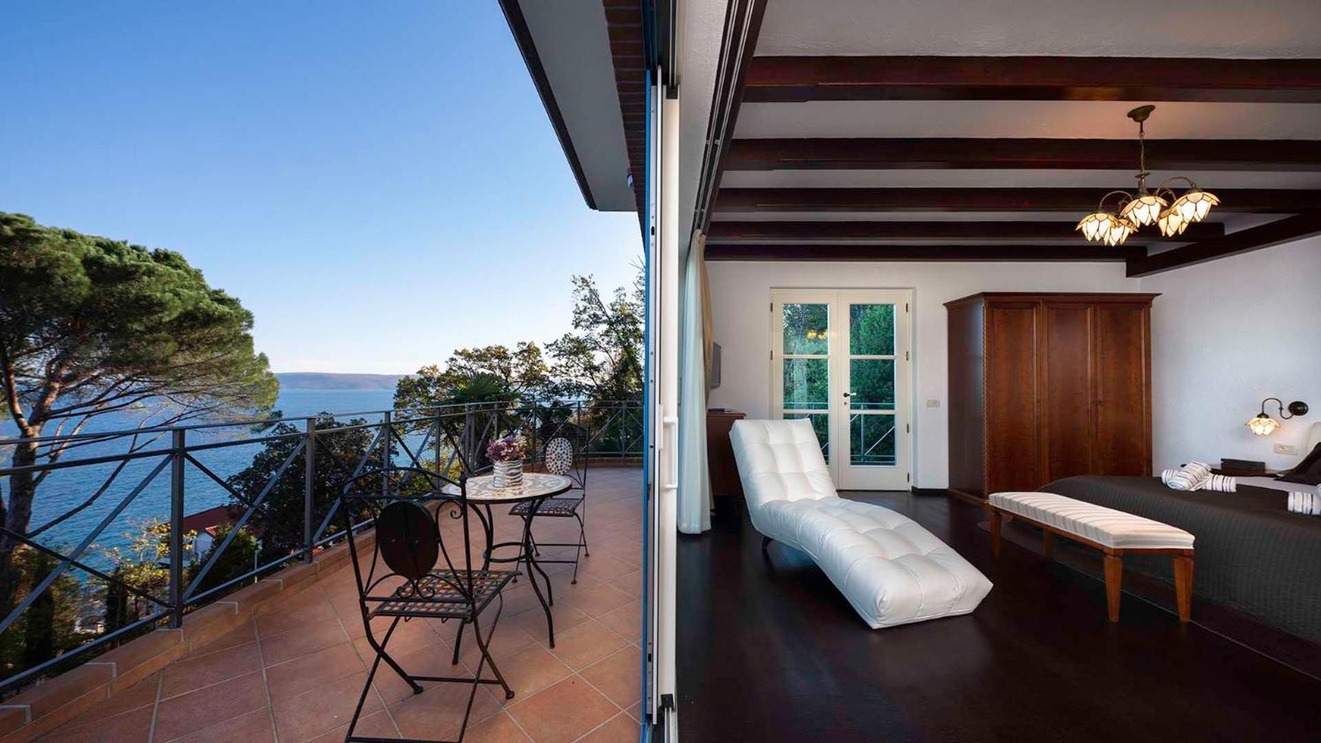 Villa photo 1