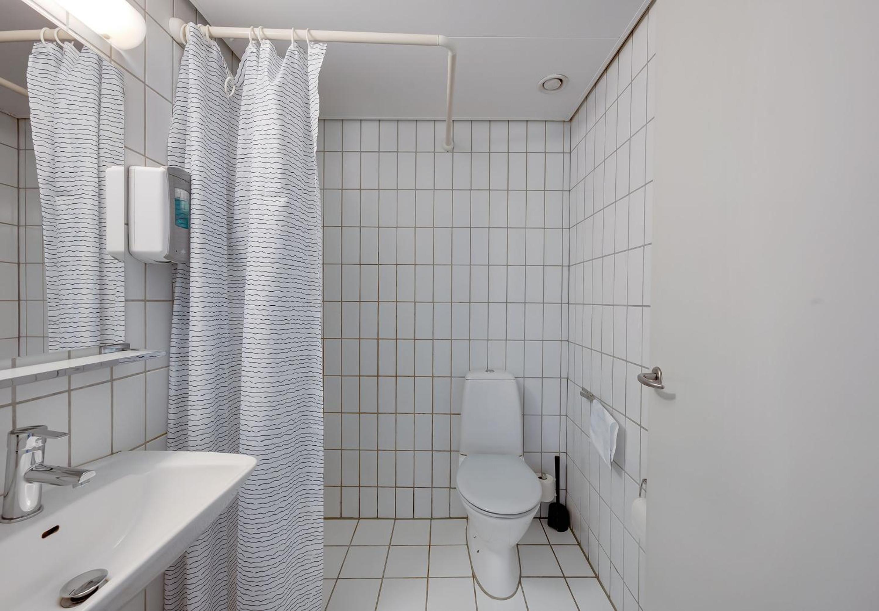 Standard Double or Twin Room - Photo 6