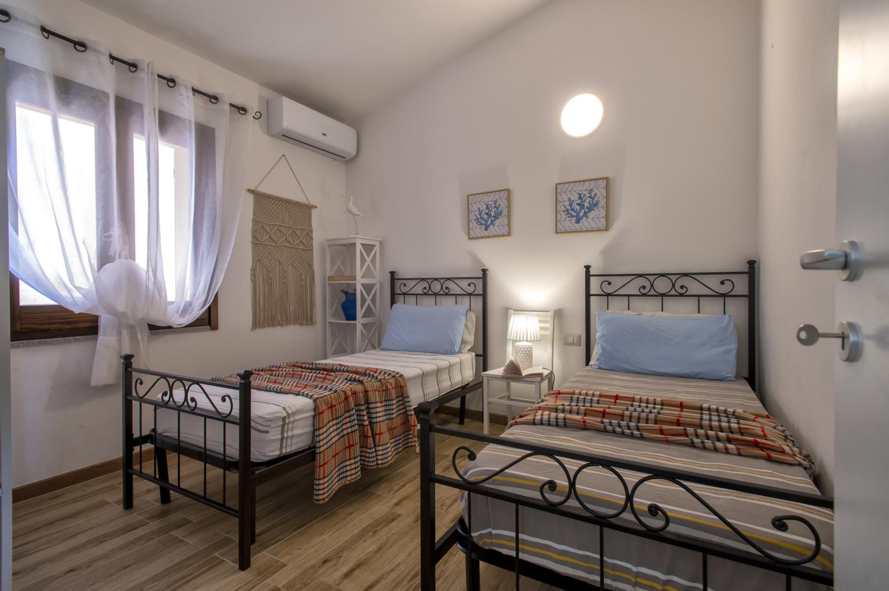 Villa with Sea View - Photo 9