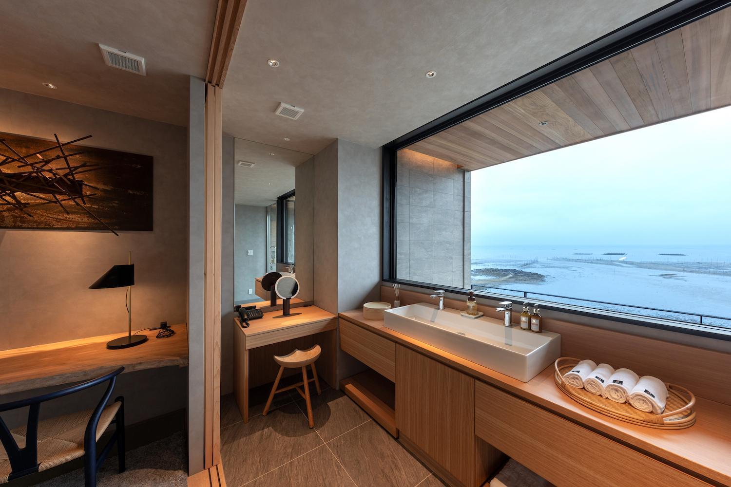 Executive Suite - Photo 18