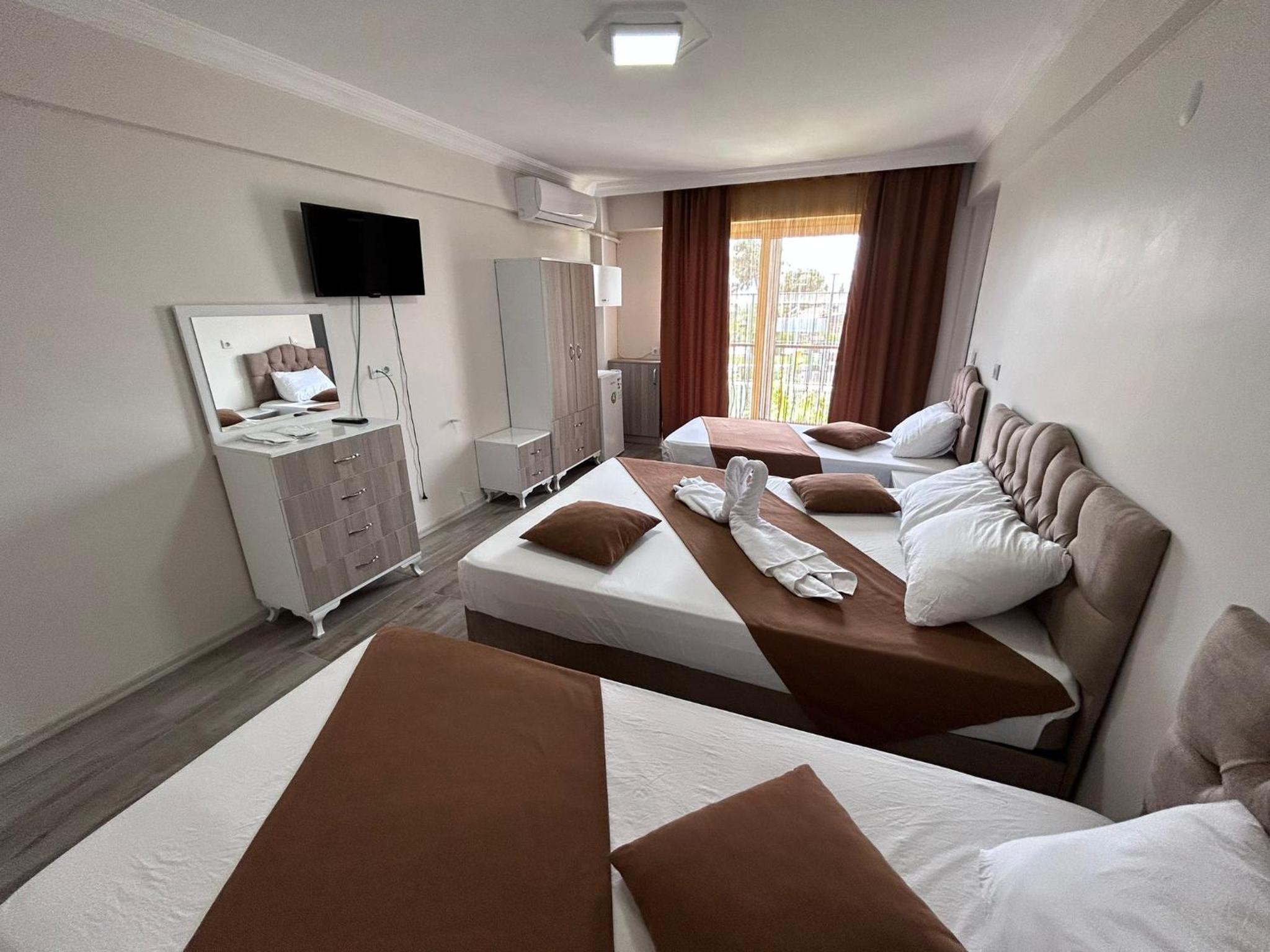 Quadruple Room - Photo 21