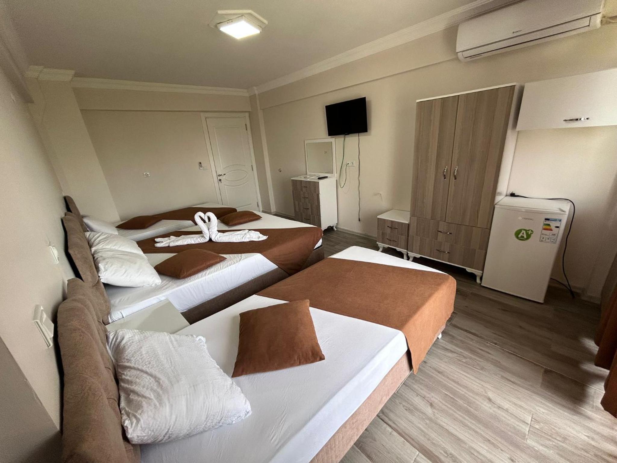 Quadruple Room - Photo 1