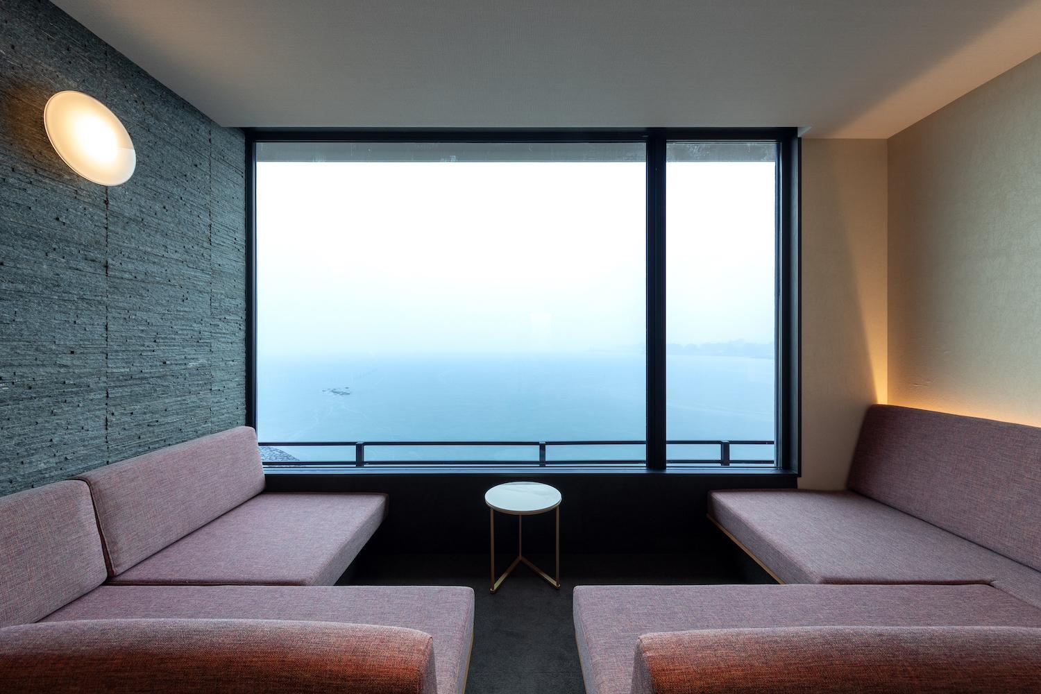 Superior Suite with Sea View - Photo 10