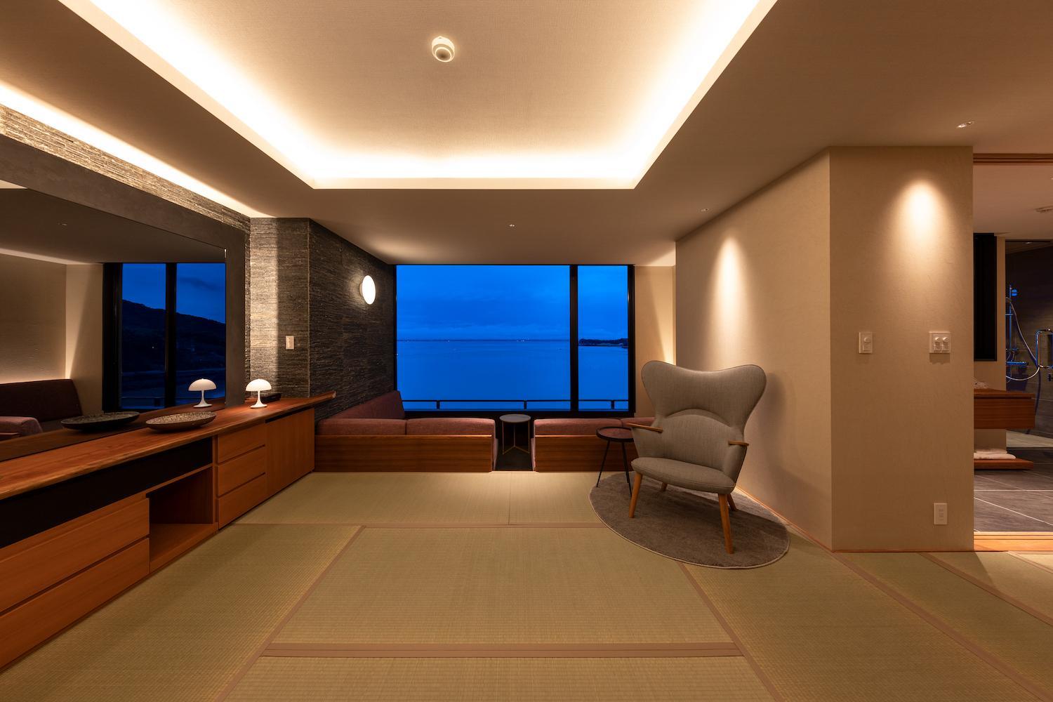 Superior Suite with Sea View - Photo 5