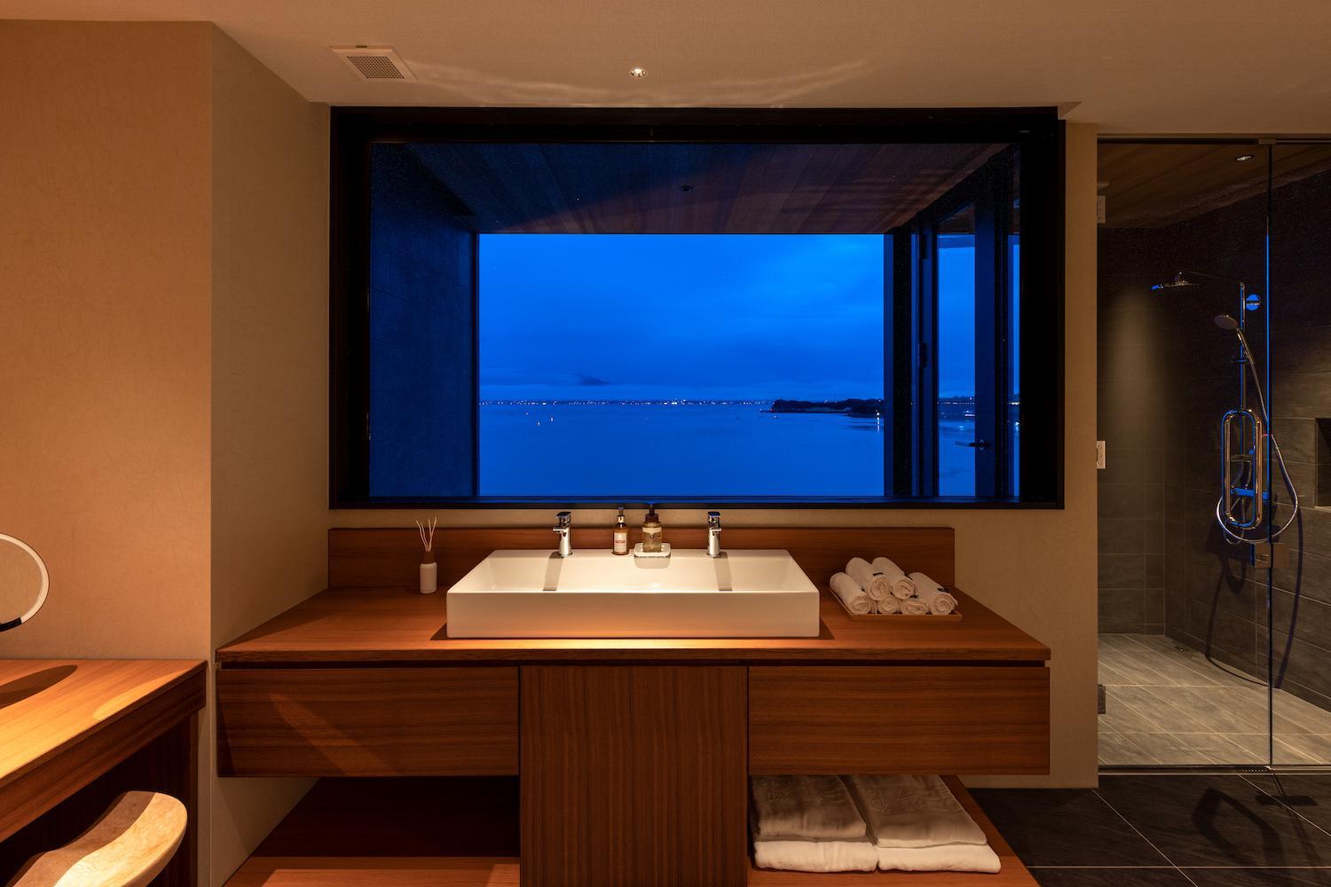 Superior Suite with Sea View - Photo 3