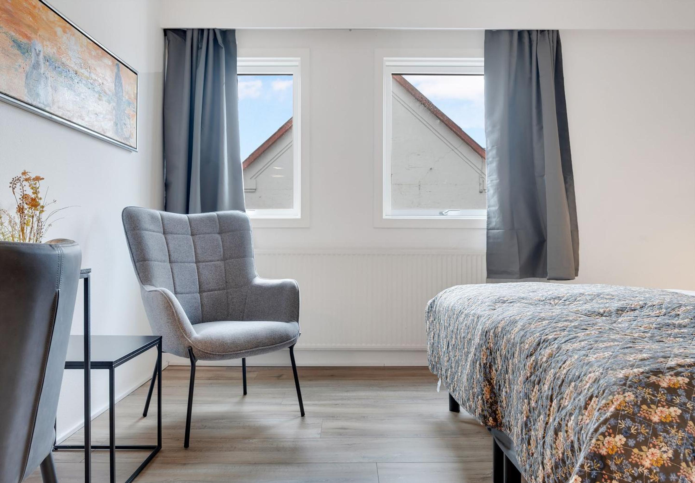 Standard Double or Twin Room - Photo 2