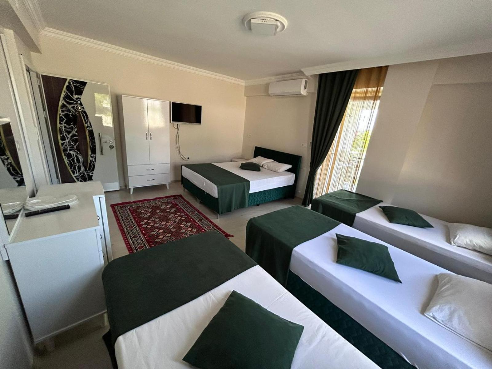Quadruple Room - Photo 3