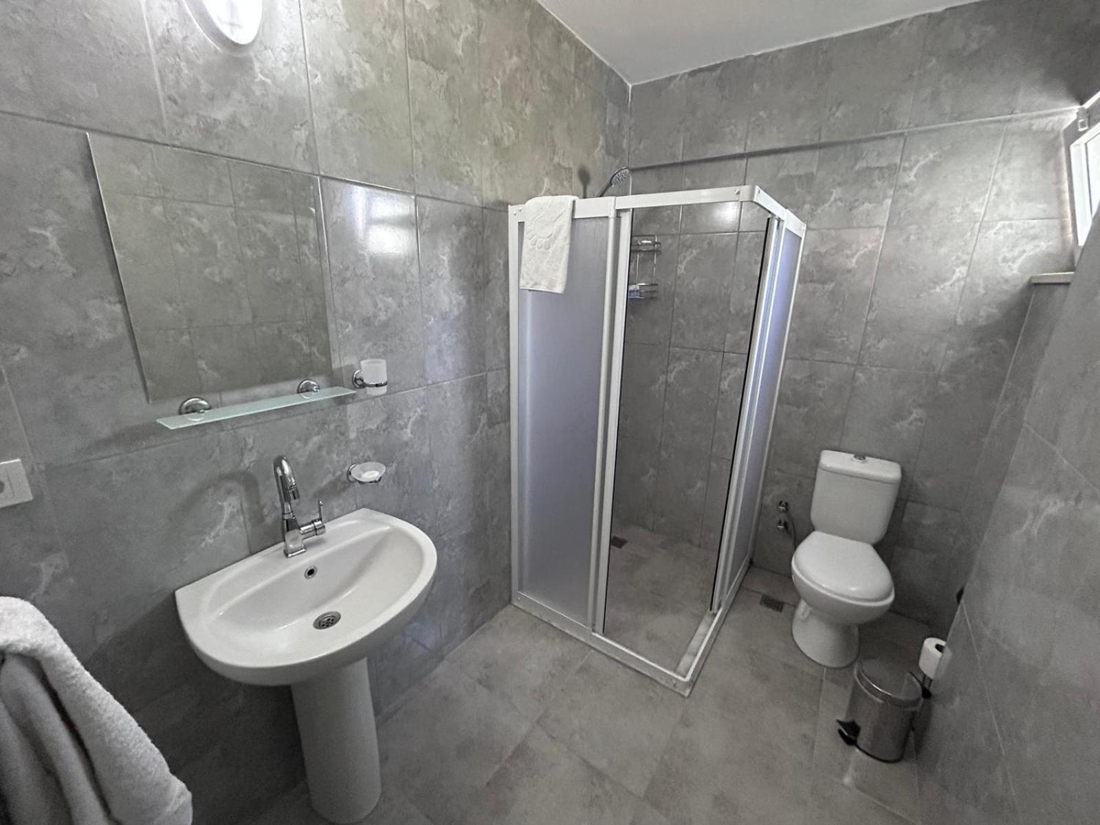 Standard Double Room - Photo 6
