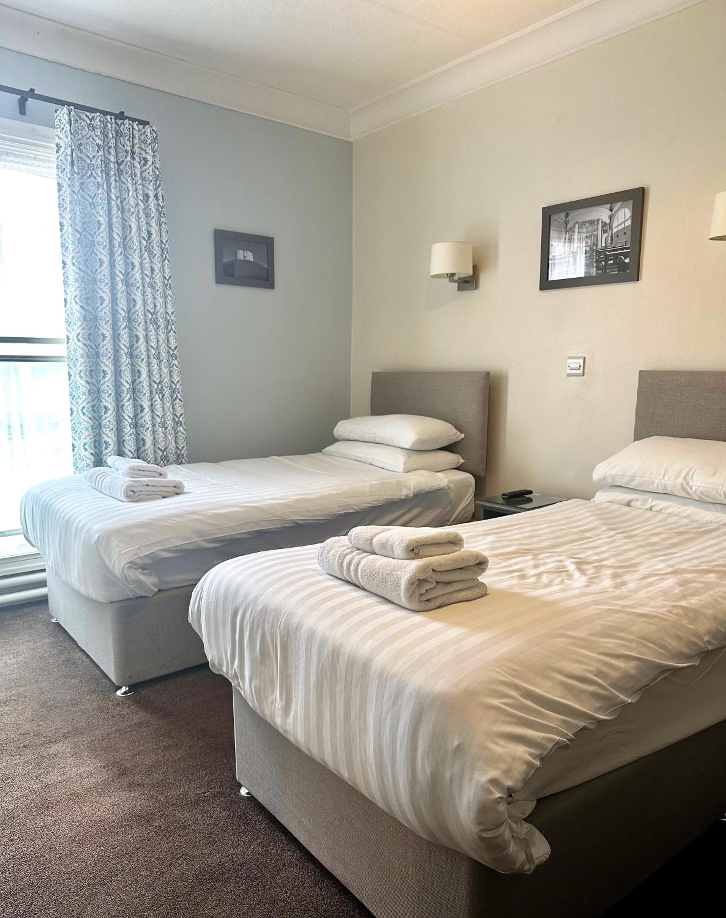 Twin Room - Photo 1
