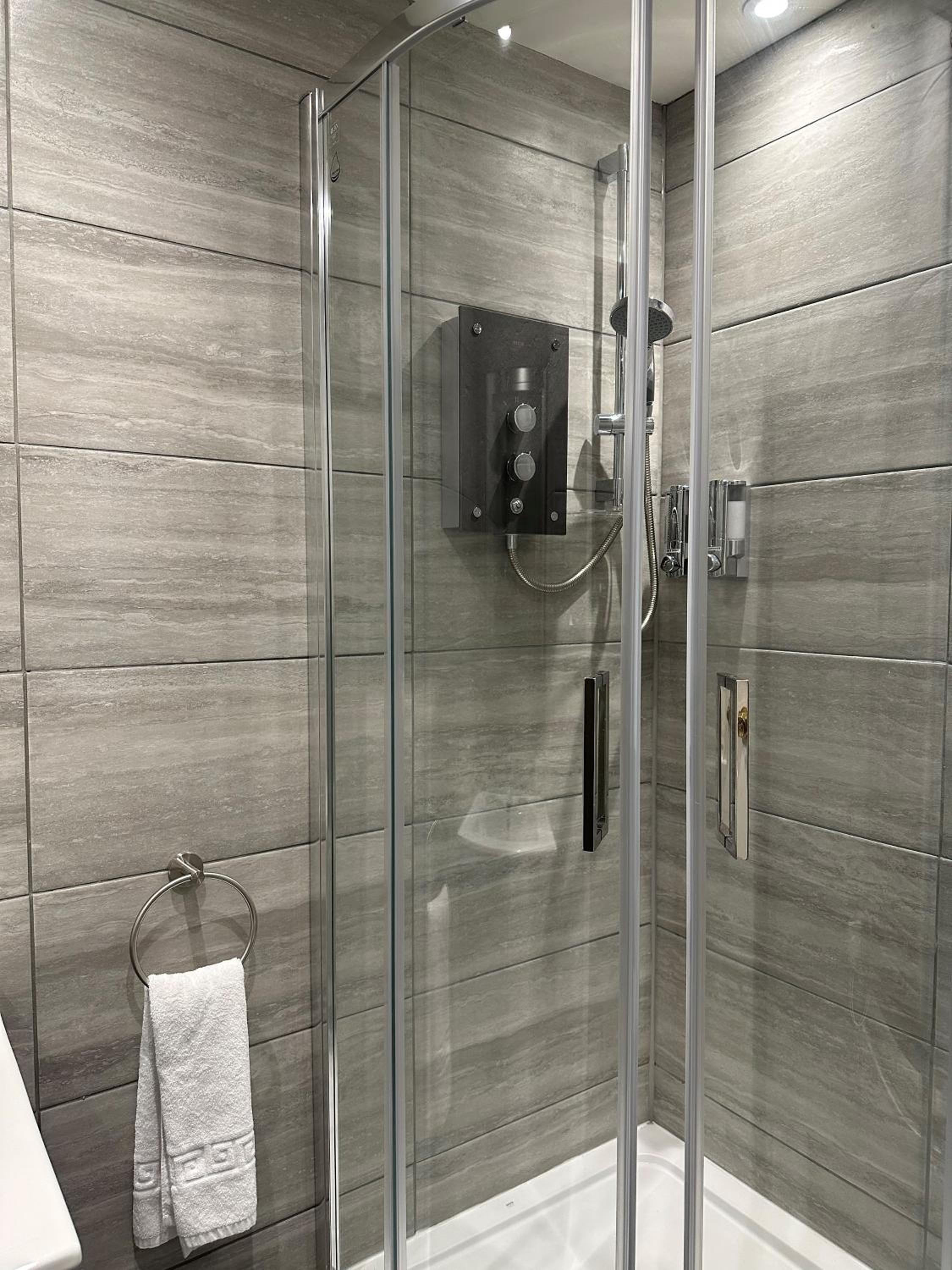 Twin Room - Photo 16