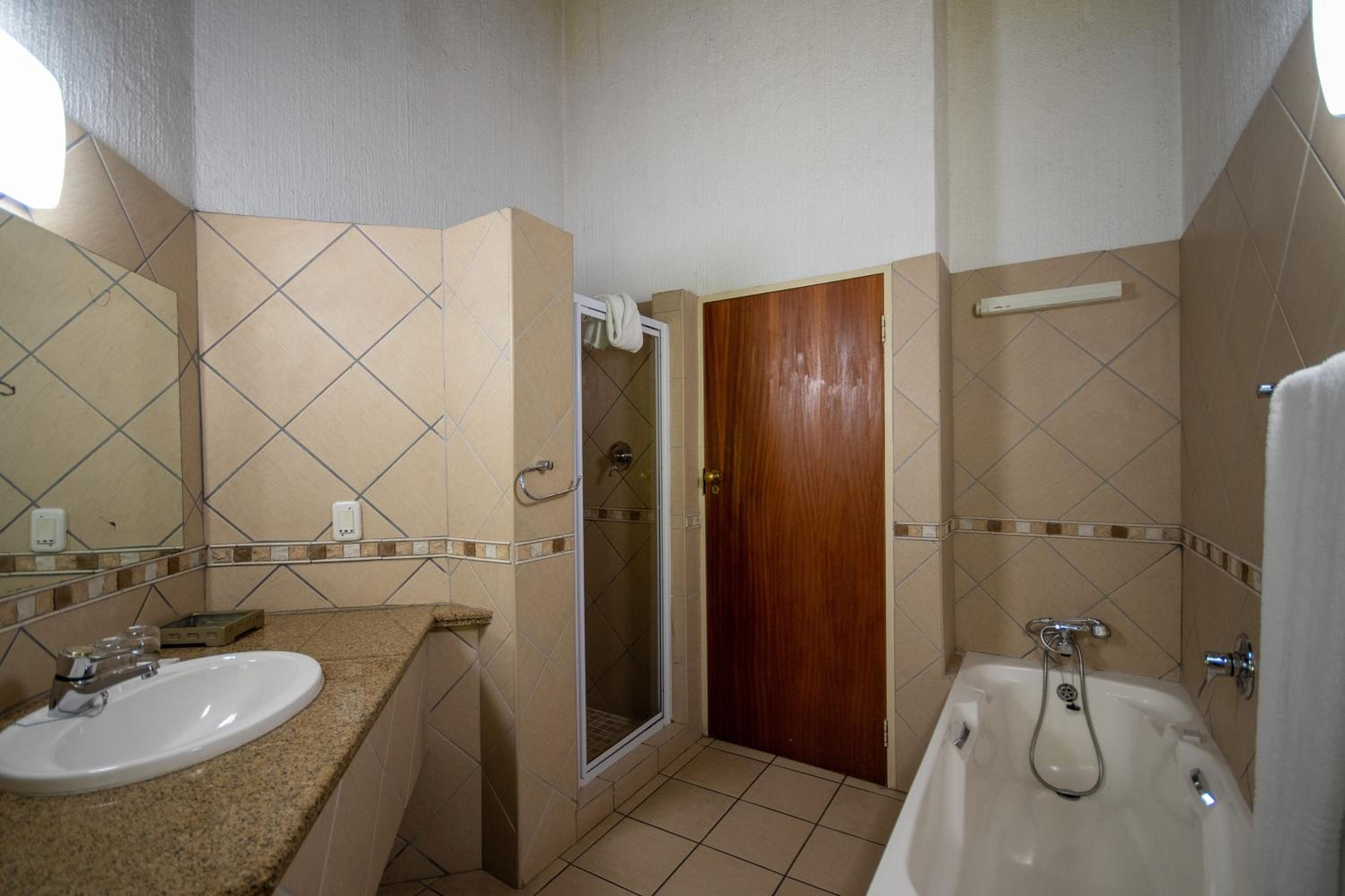 Three-Bedroom Apartment photo 2