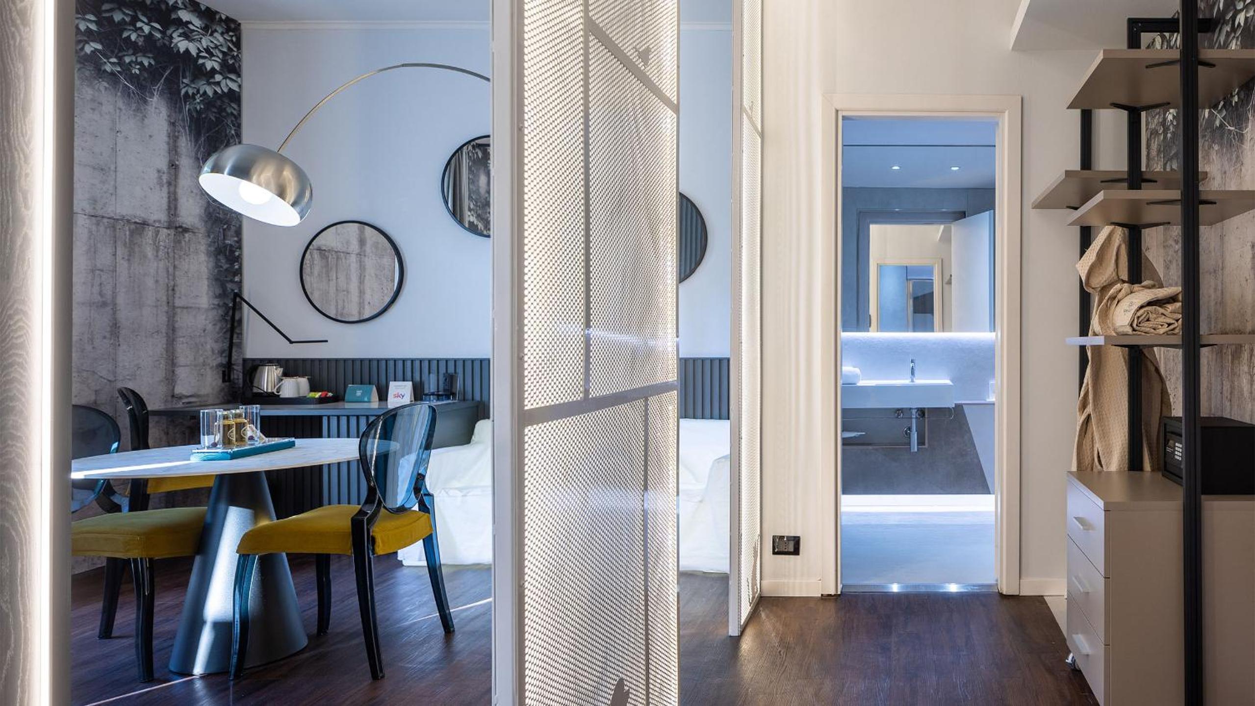 Suite with Spa Access - Photo 7