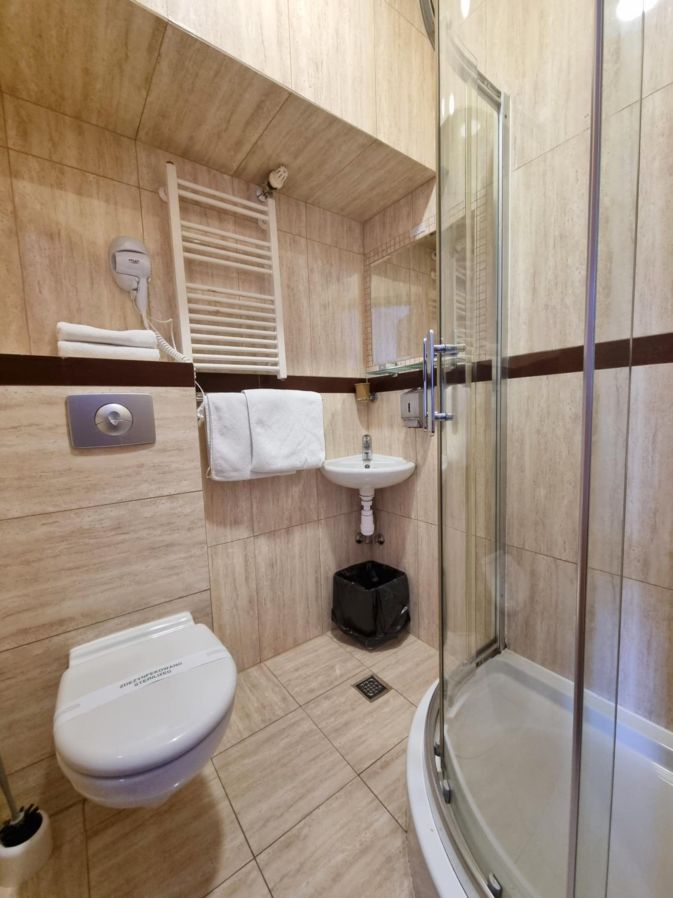 Twin Room - Photo 5