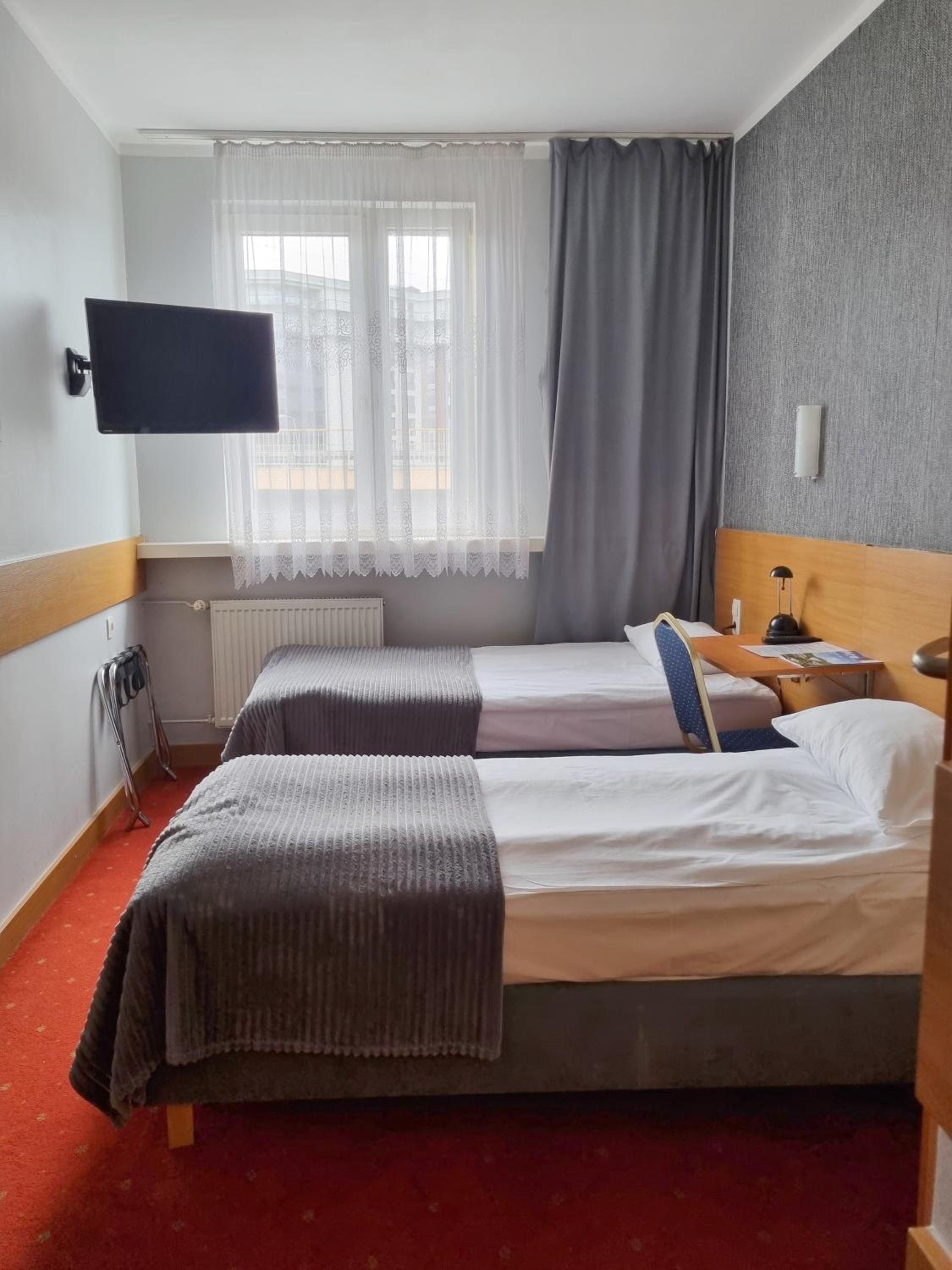 Twin Room - Photo 9