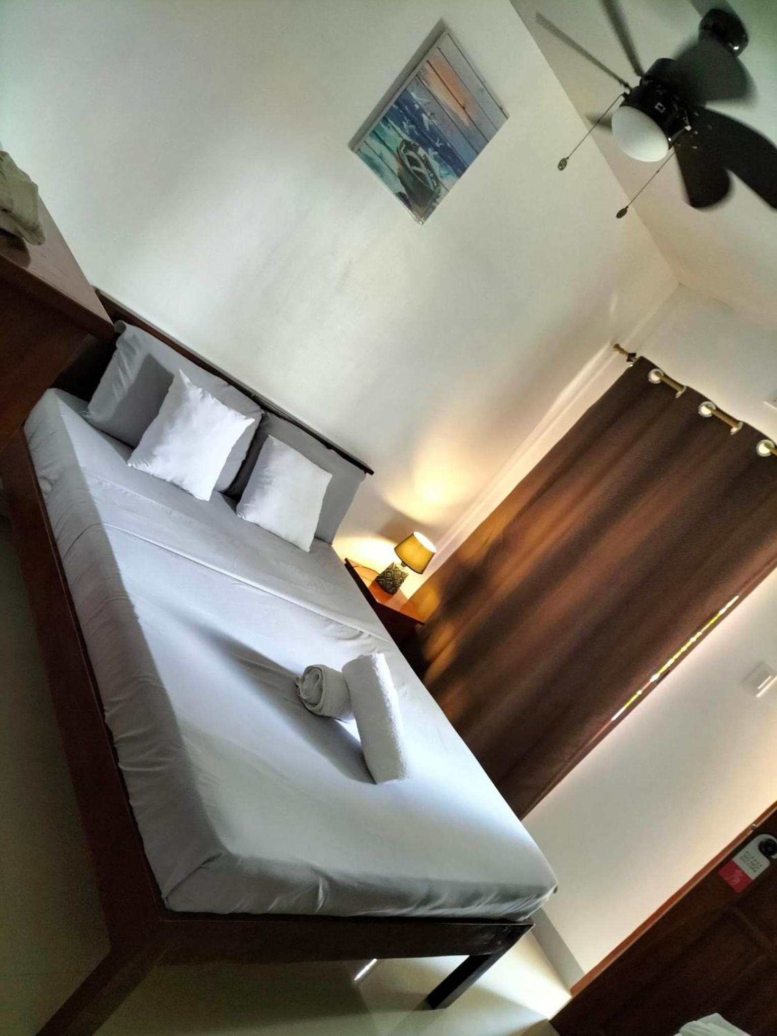 Deluxe Pool Room - Photo 5