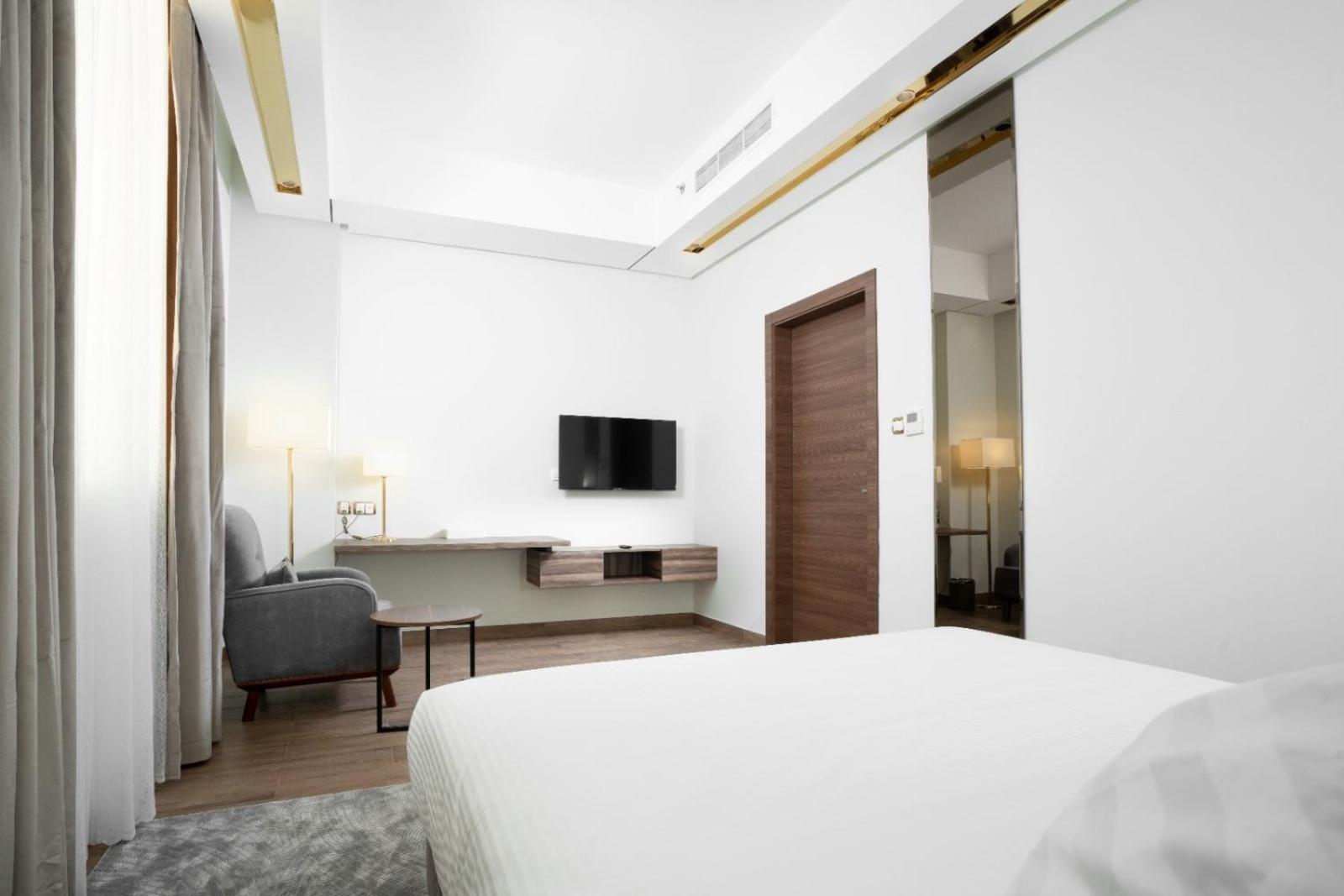 Superior King Room - Photo 4