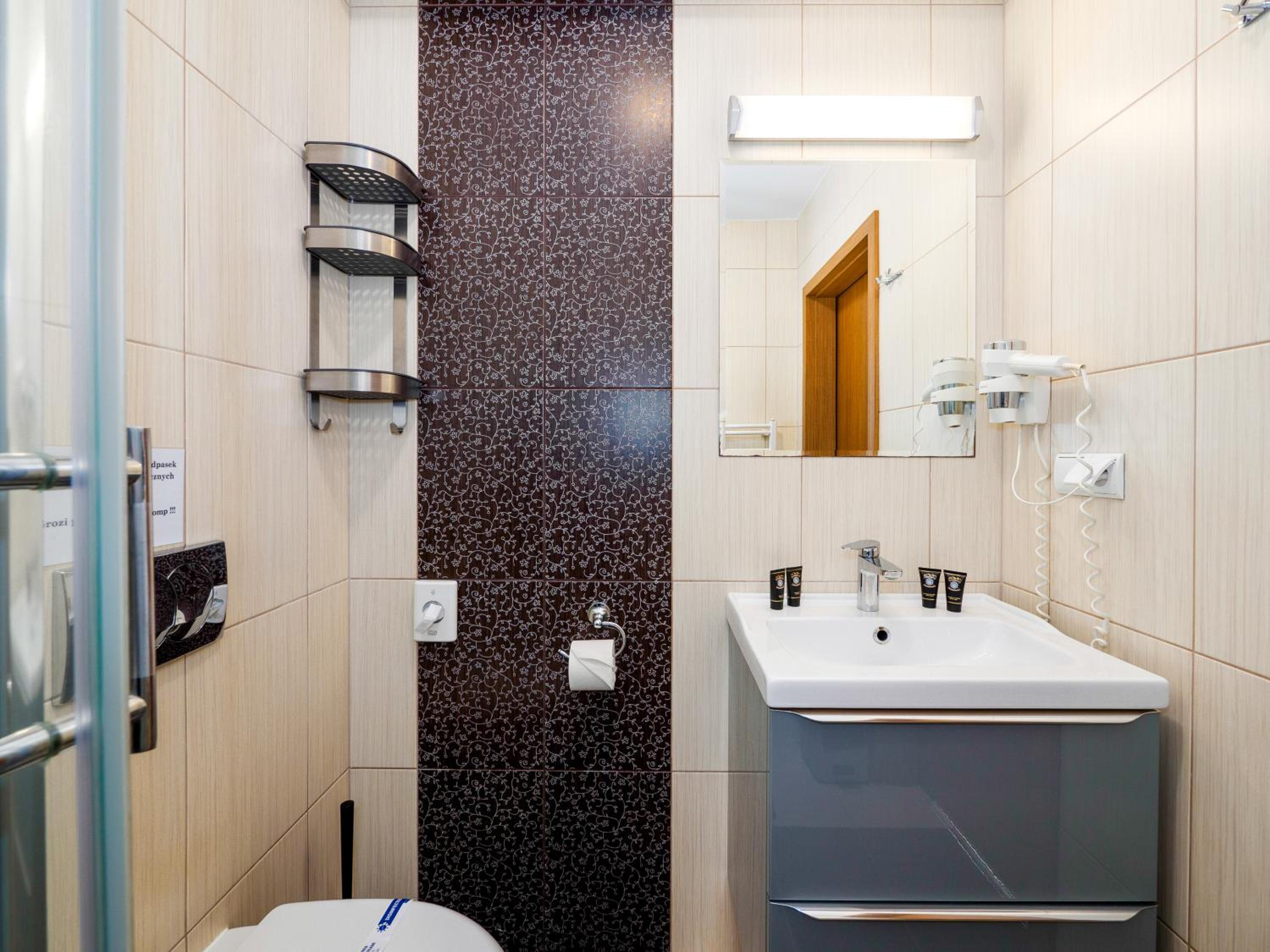 Small Twin Room - Photo 4