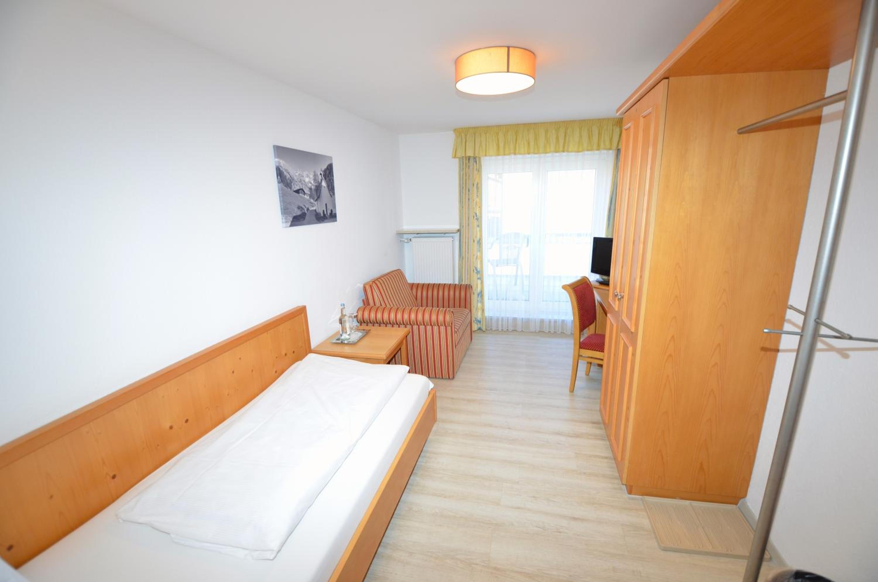 Single Room with Mountain View