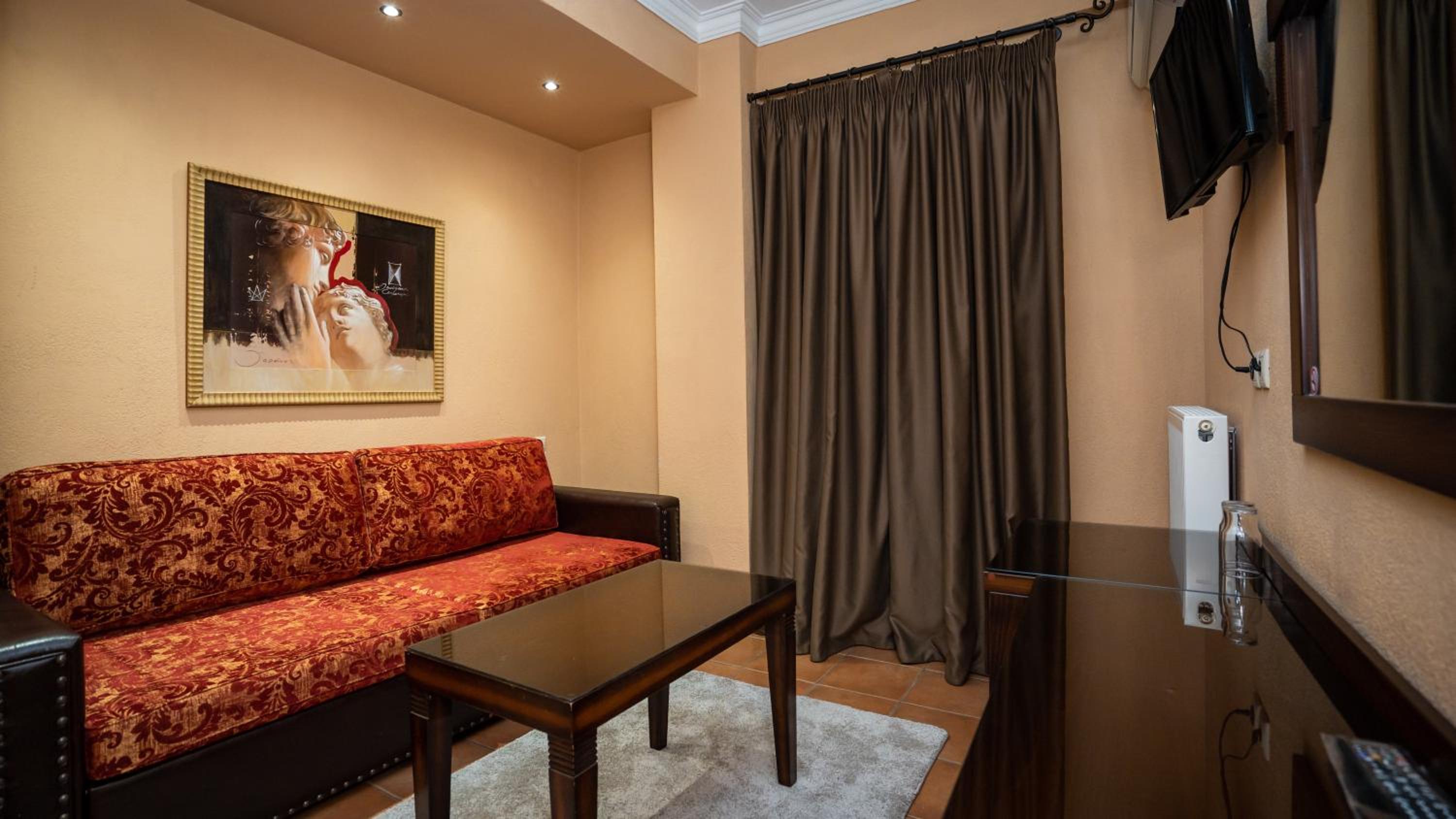 Junior Suite with Meteora forest and Mountain View photo 3