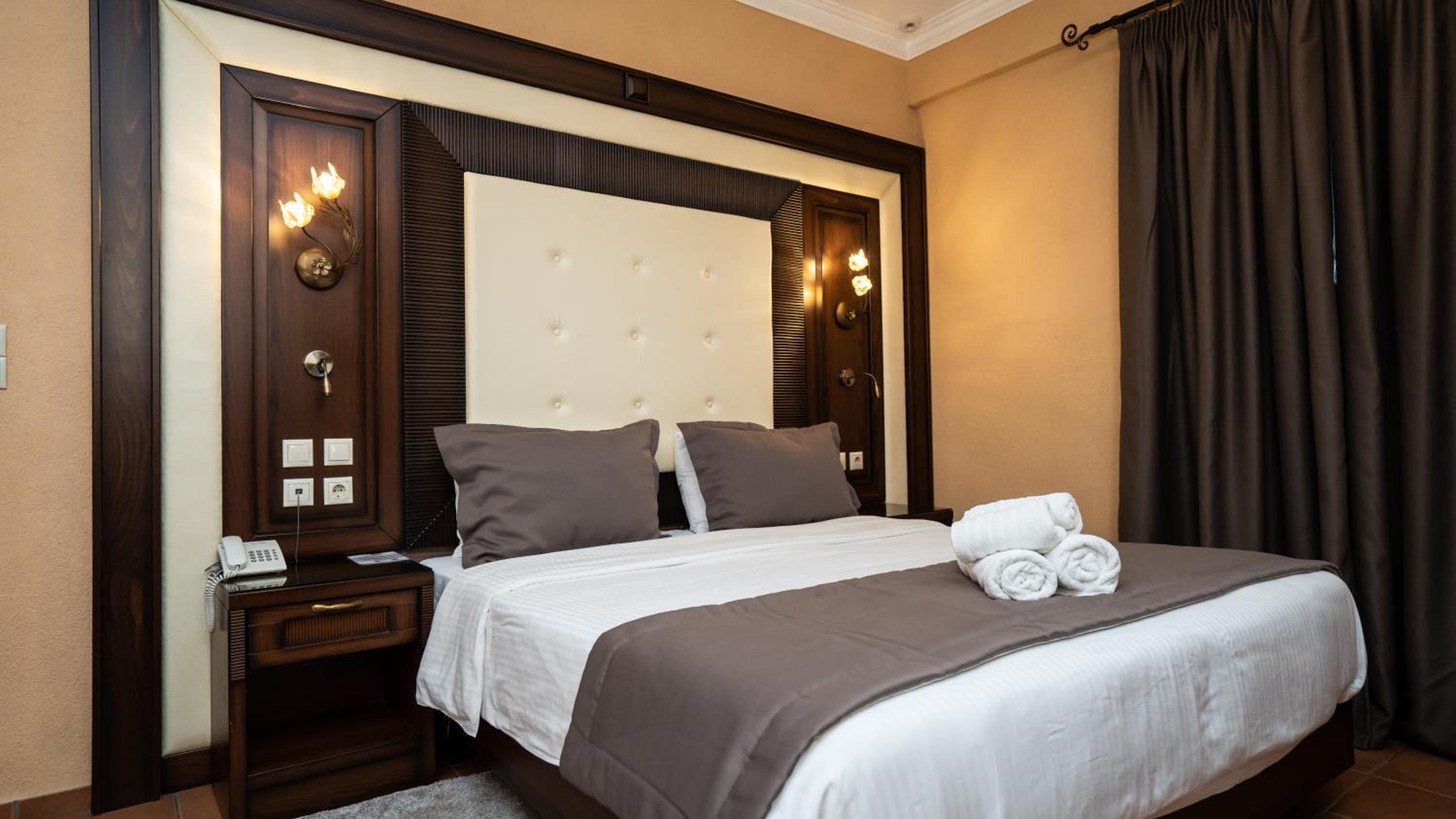 Junior Suite with Meteora forest and Mountain View photo 2