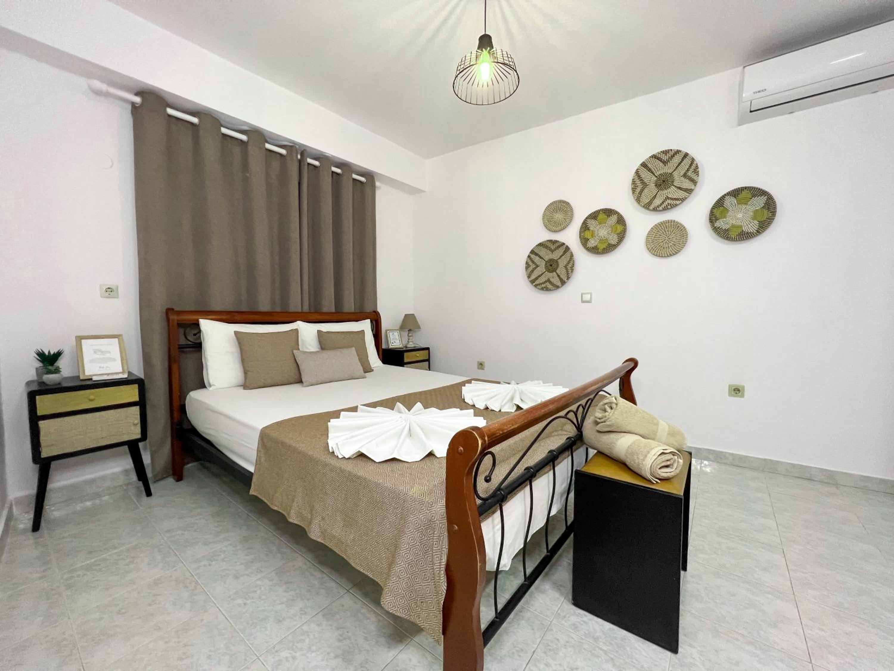 One-Bedroom House photo 1