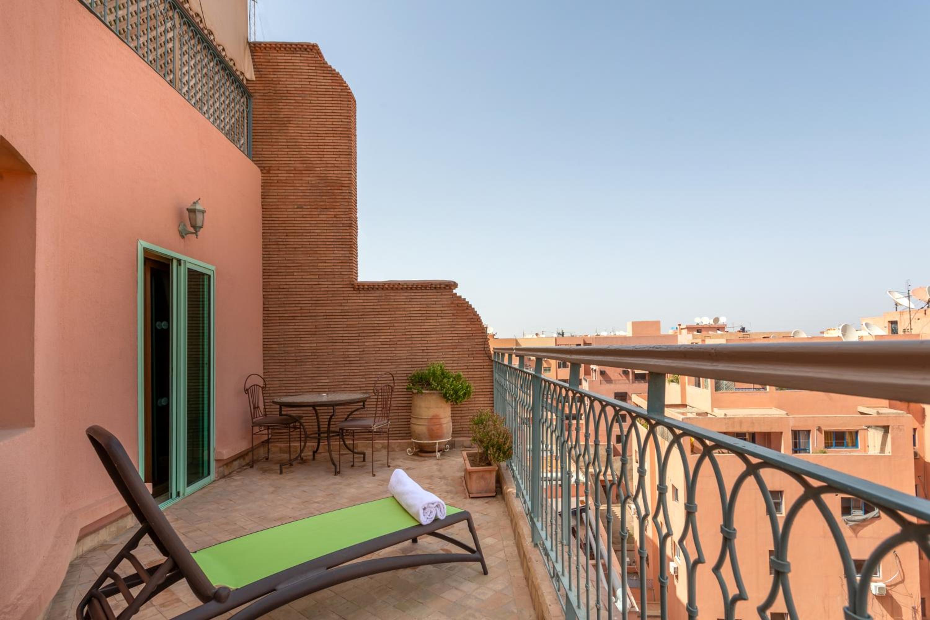Junior Suite with Balcony - Photo 3