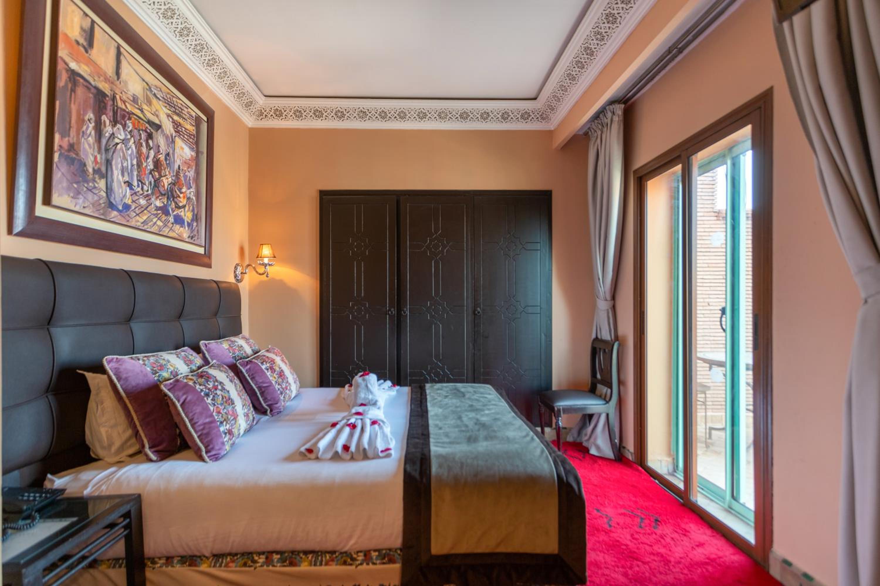 Junior Suite with Balcony - Photo 2