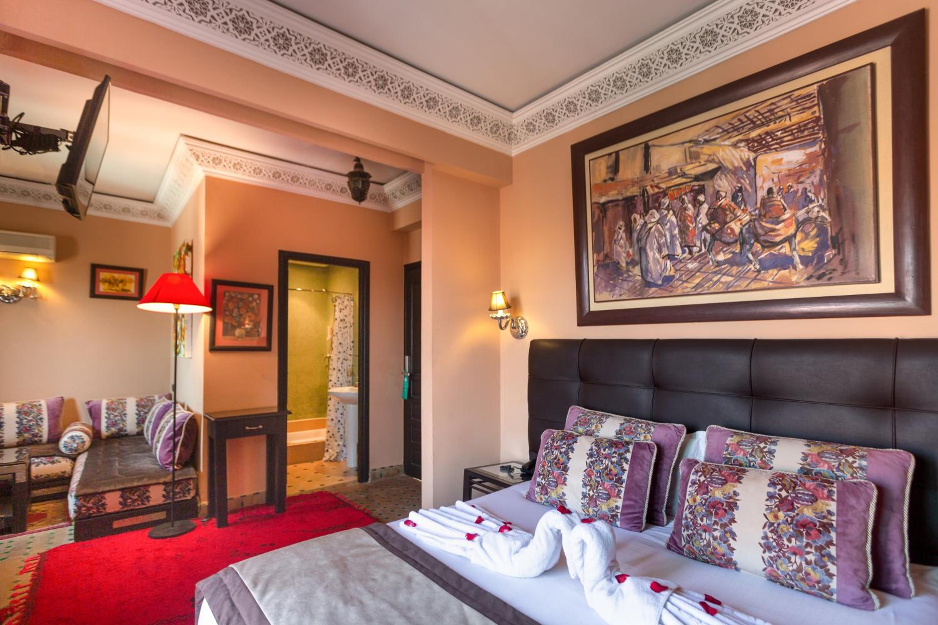 Junior Suite with Balcony - Photo 13