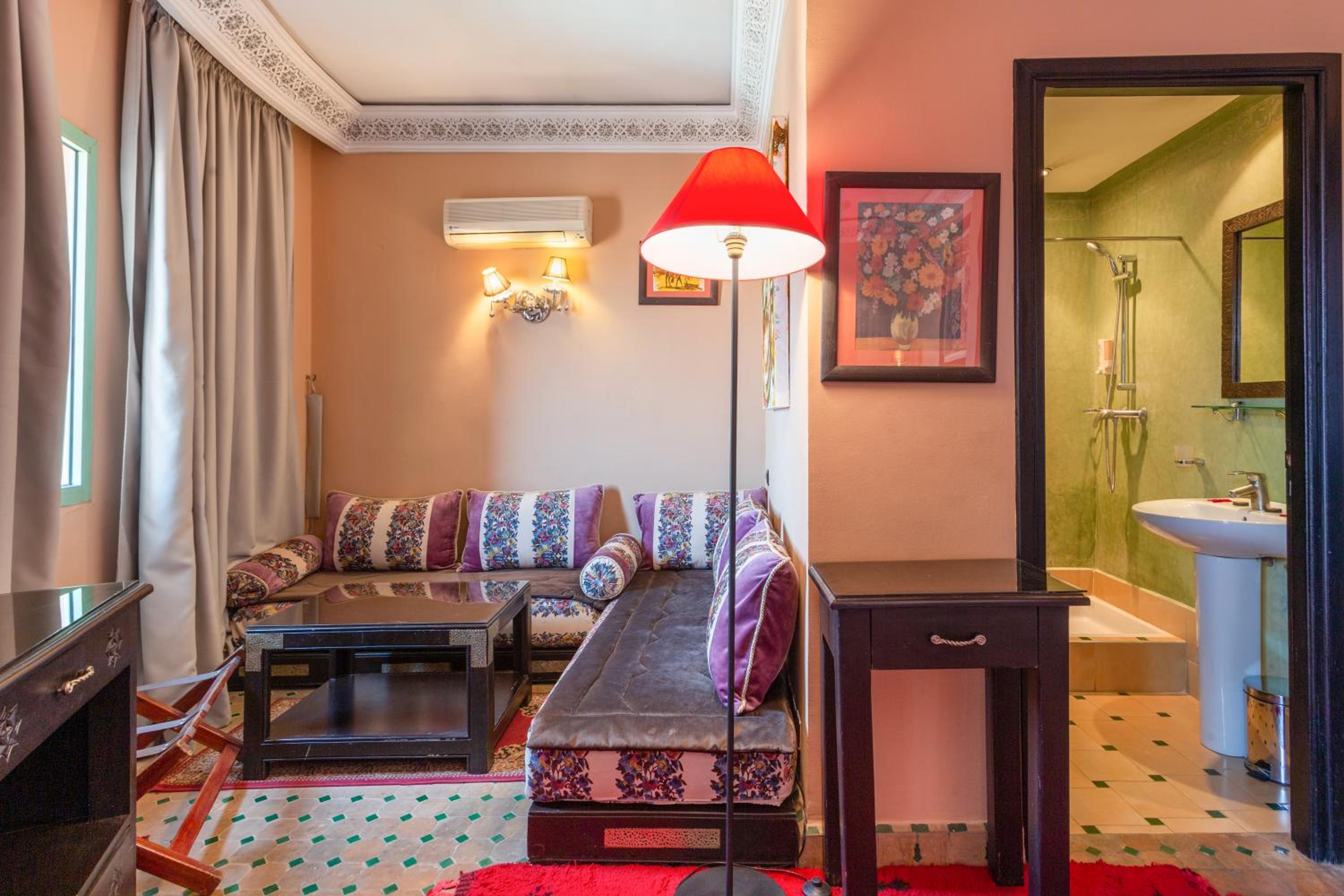 Junior Suite with Balcony - Photo 5