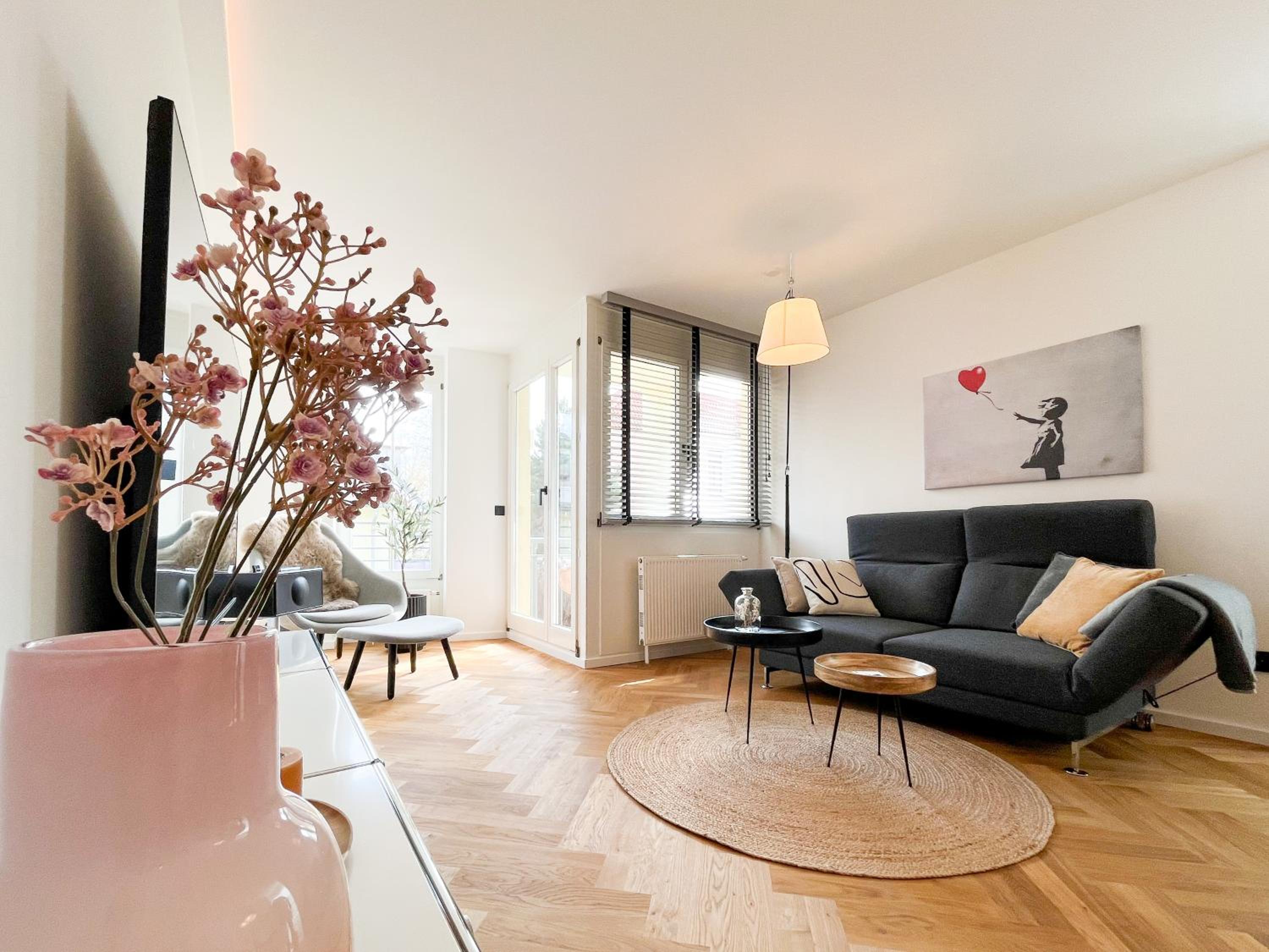 Apartment with Balcony photo 2