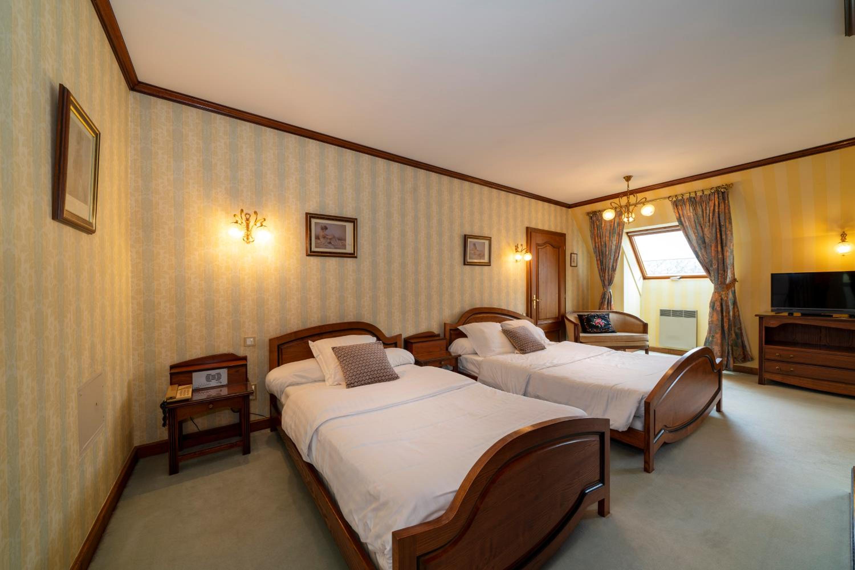 Deluxe Suite photo 1
