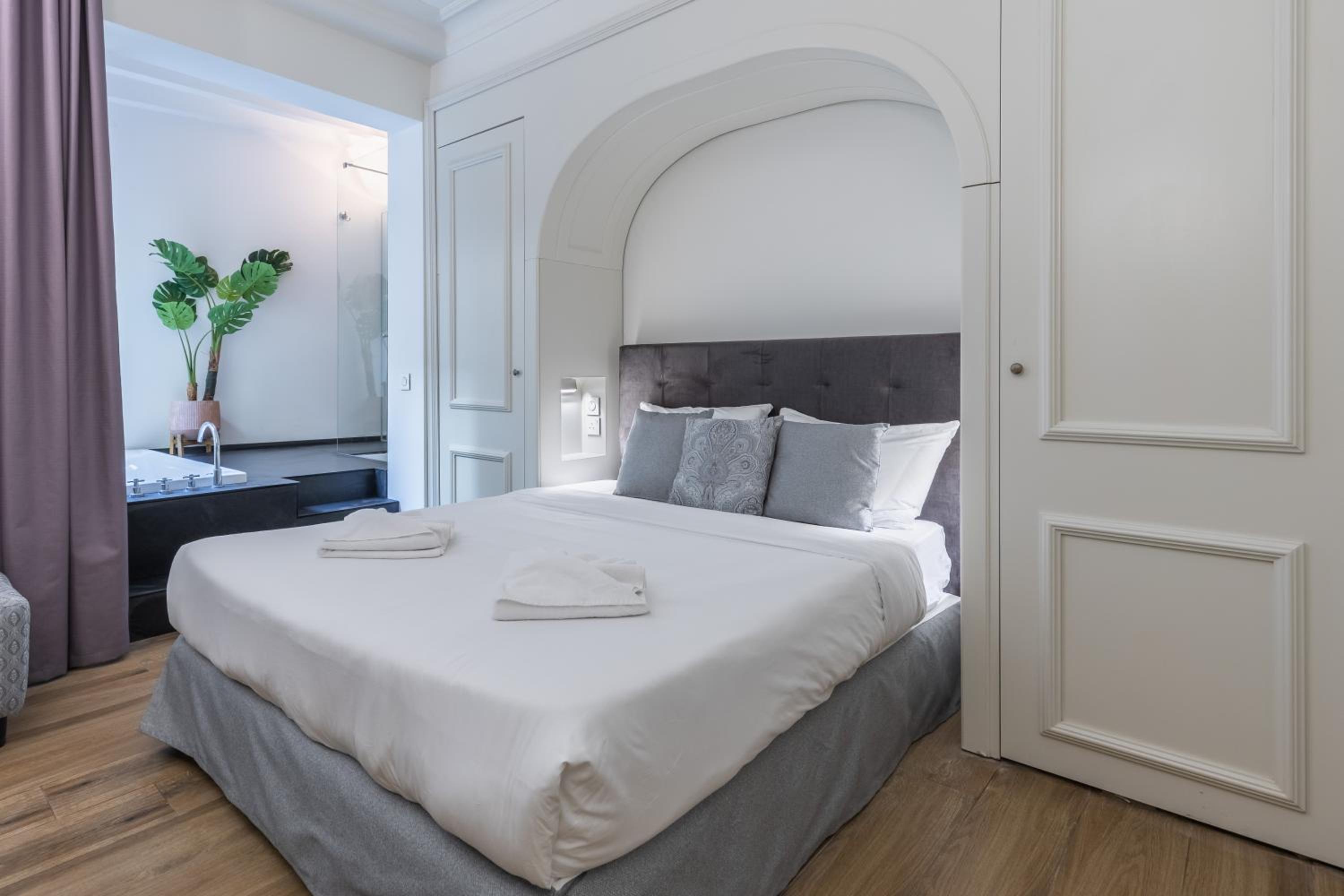 Standard Double Room - Photo 1