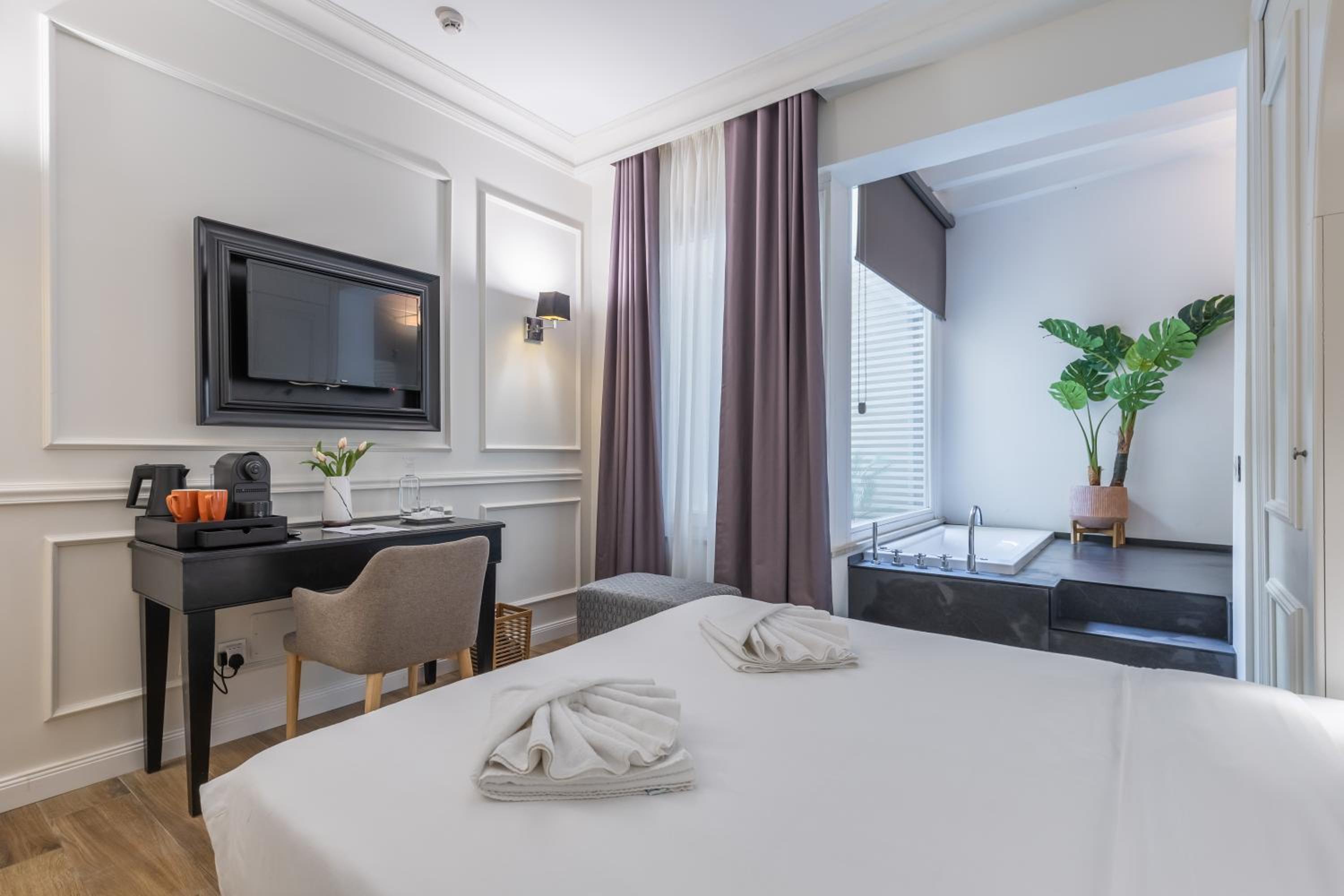 Standard Double Room - Photo 3