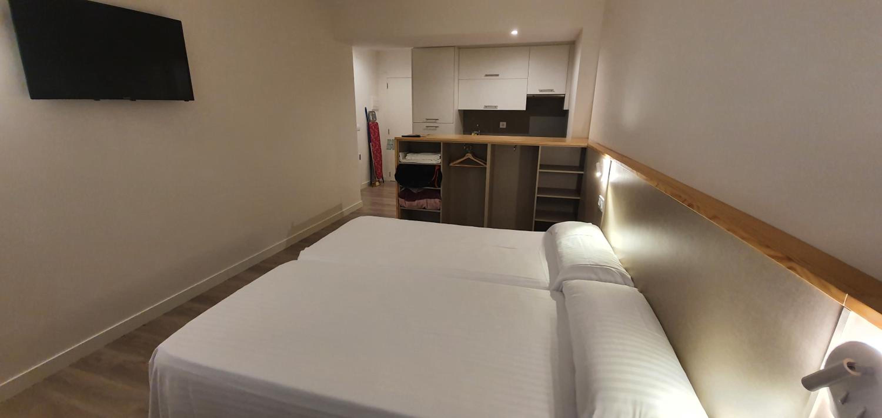 Standard Studio with street view - Photo 14
