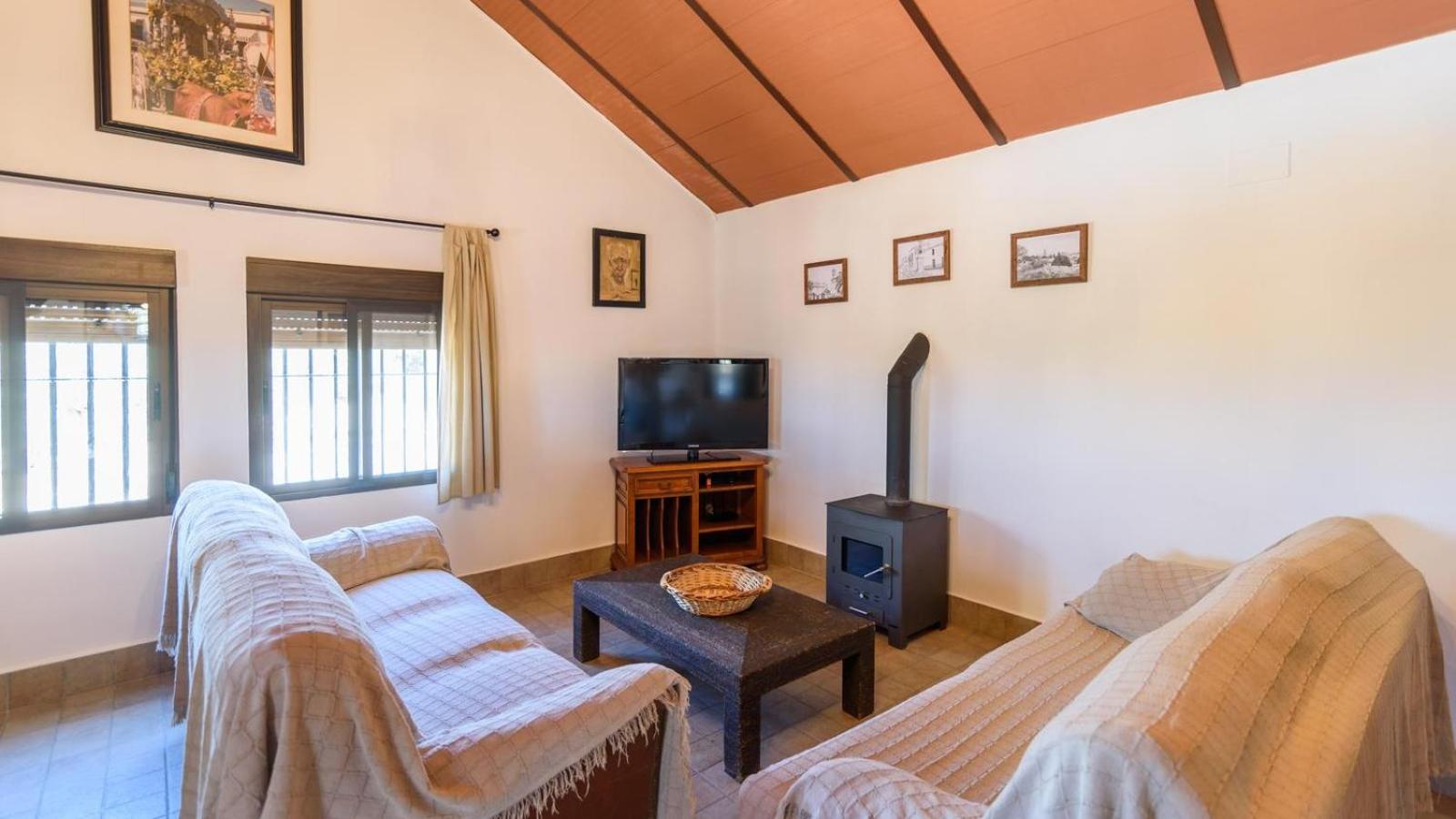 Three-Bedroom House photo 3