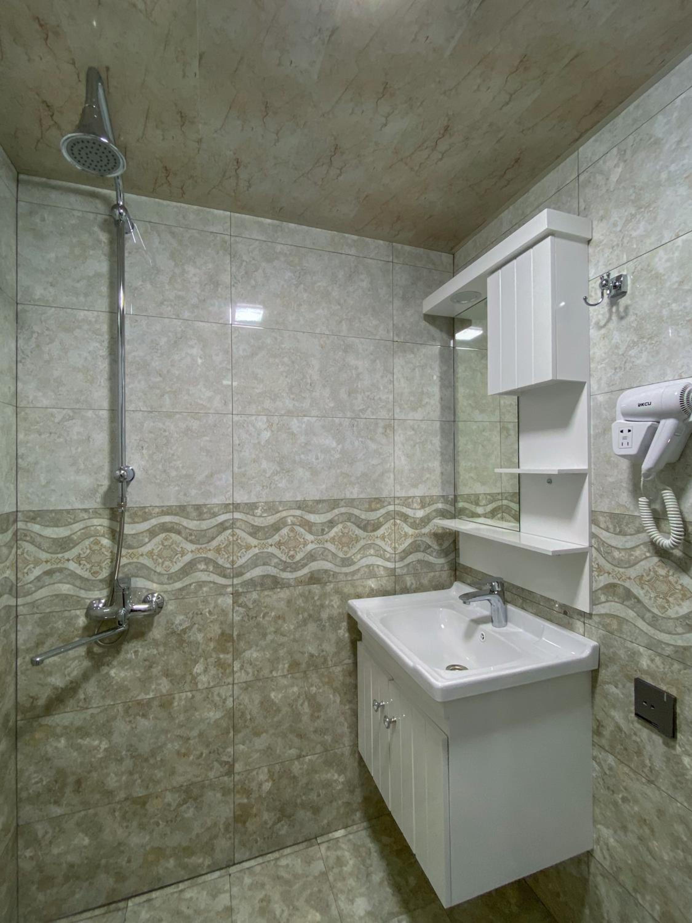 Standard Twin Room with Shared Bathroom photo 1
