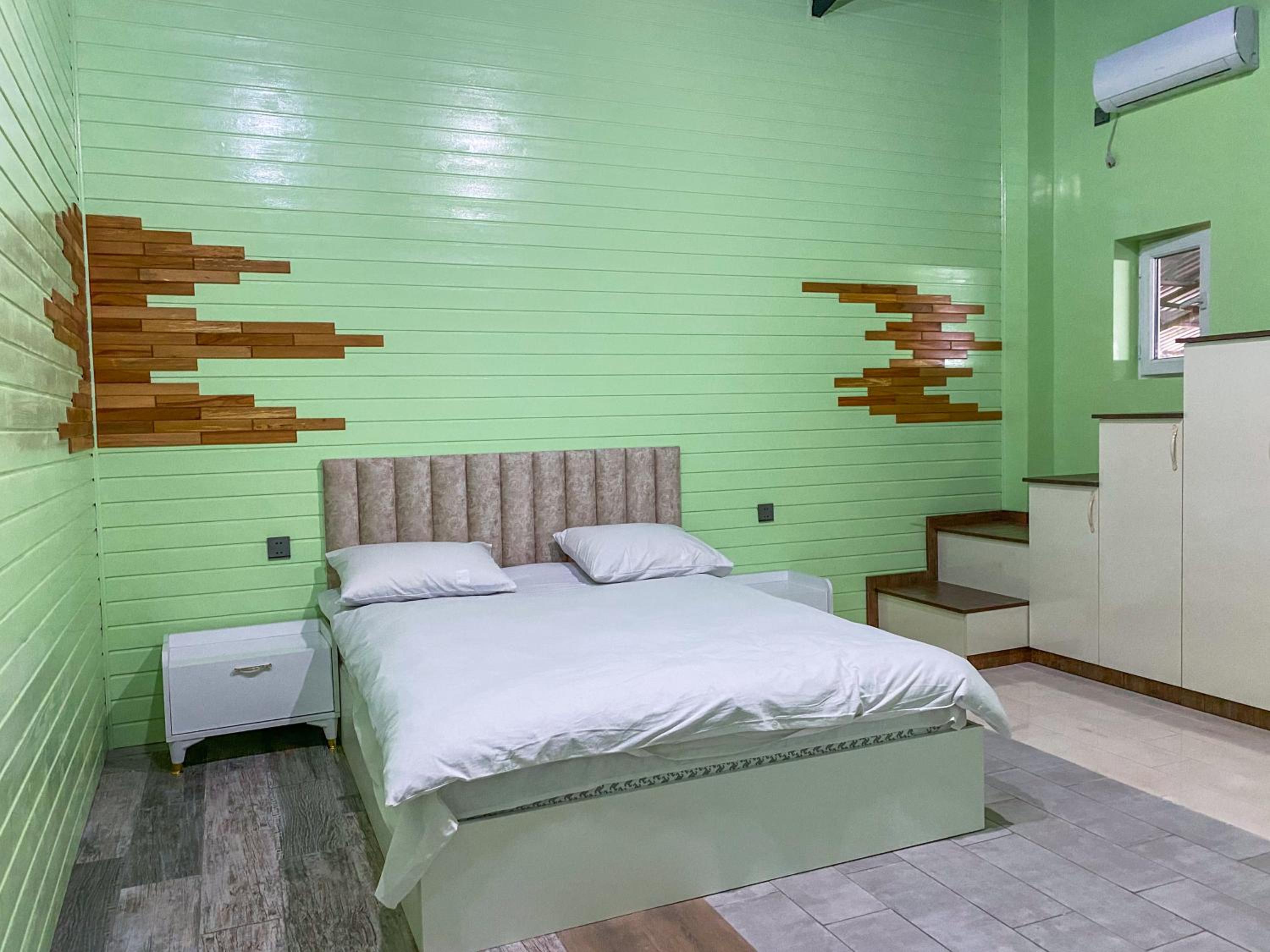 Deluxe Double Room (2 Adults + 1 Child) photo 2