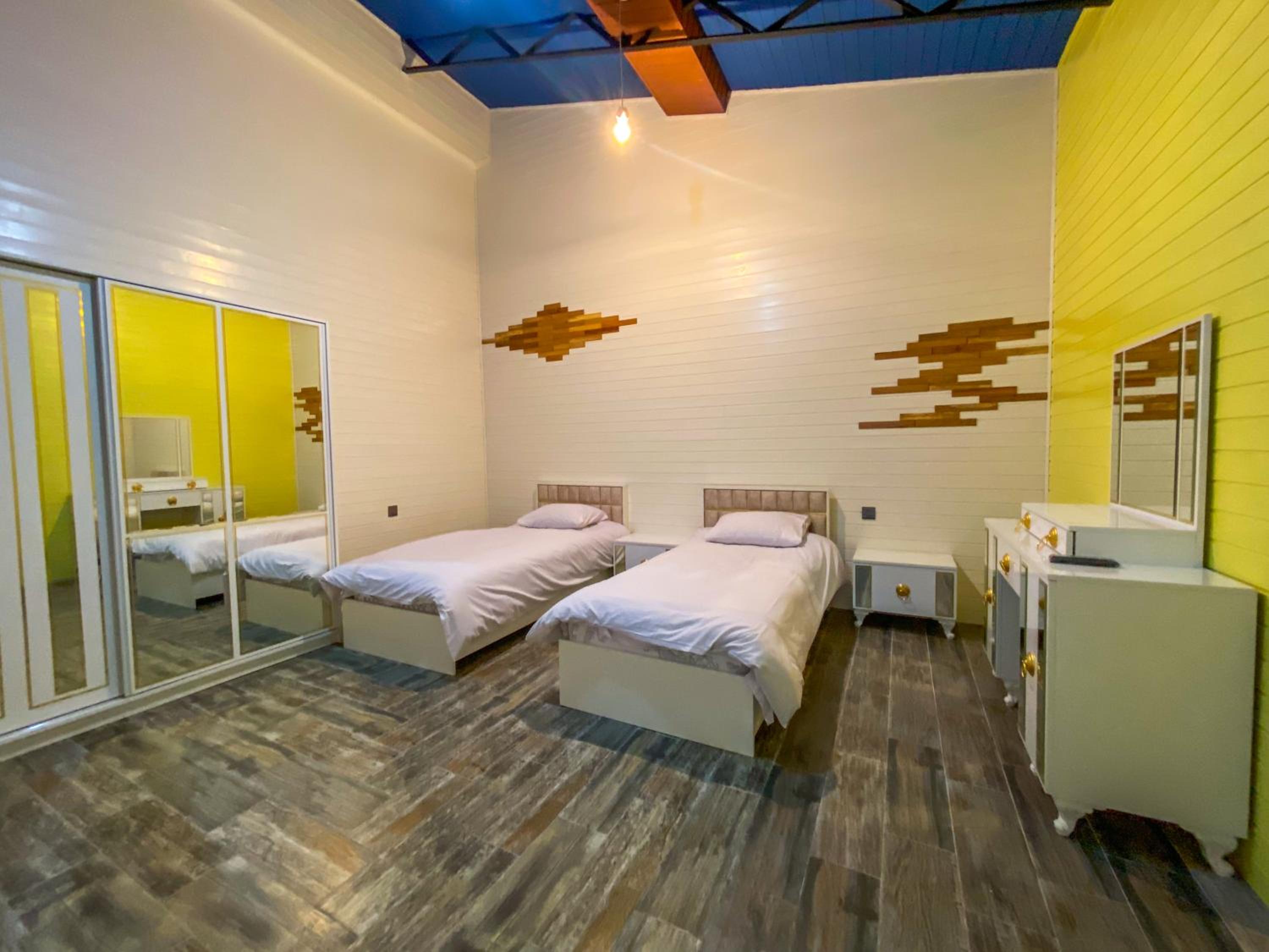 Standard Twin Room with Shared Bathroom photo 2