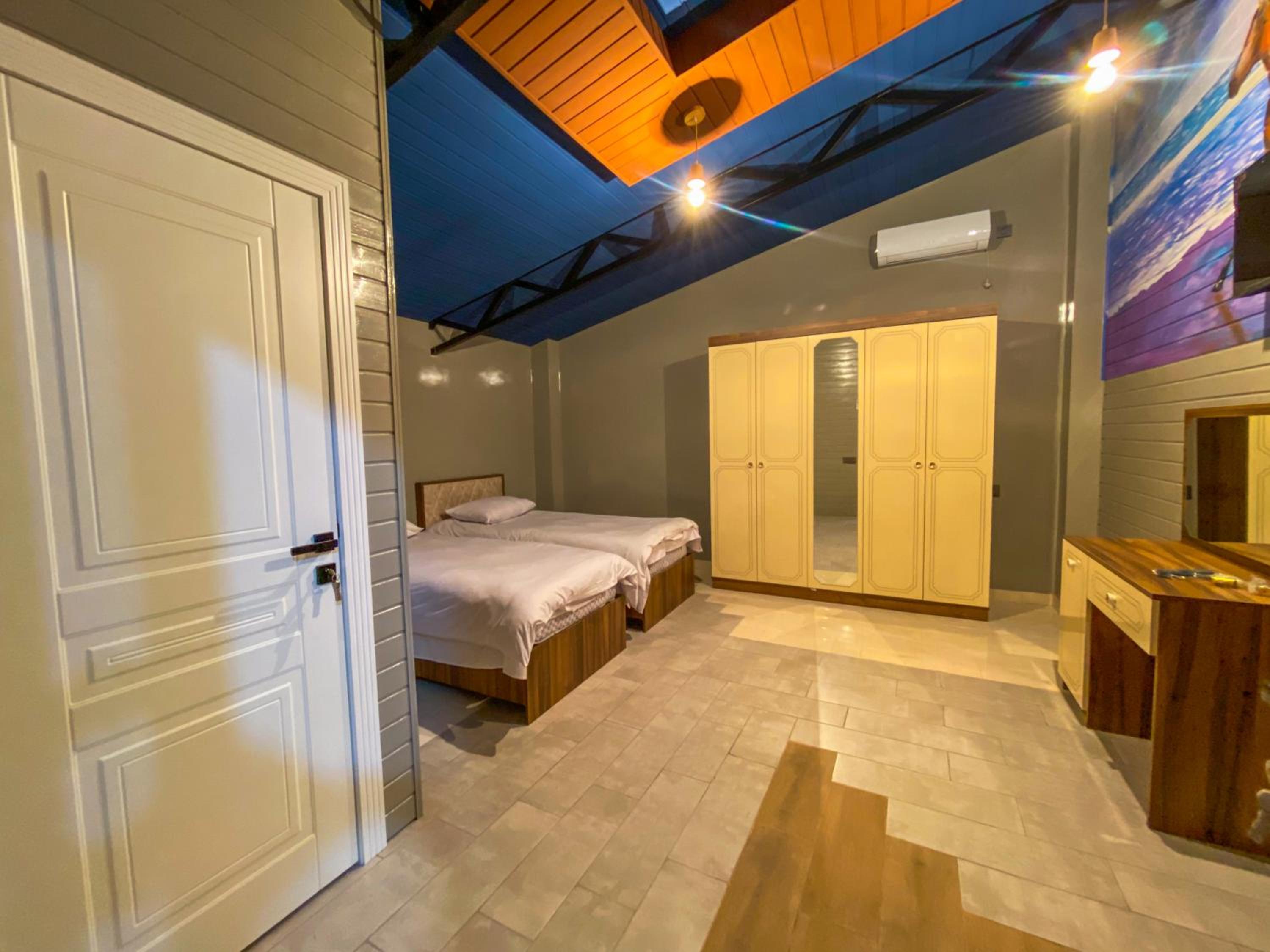 Standard Twin Room with Shared Bathroom photo 3