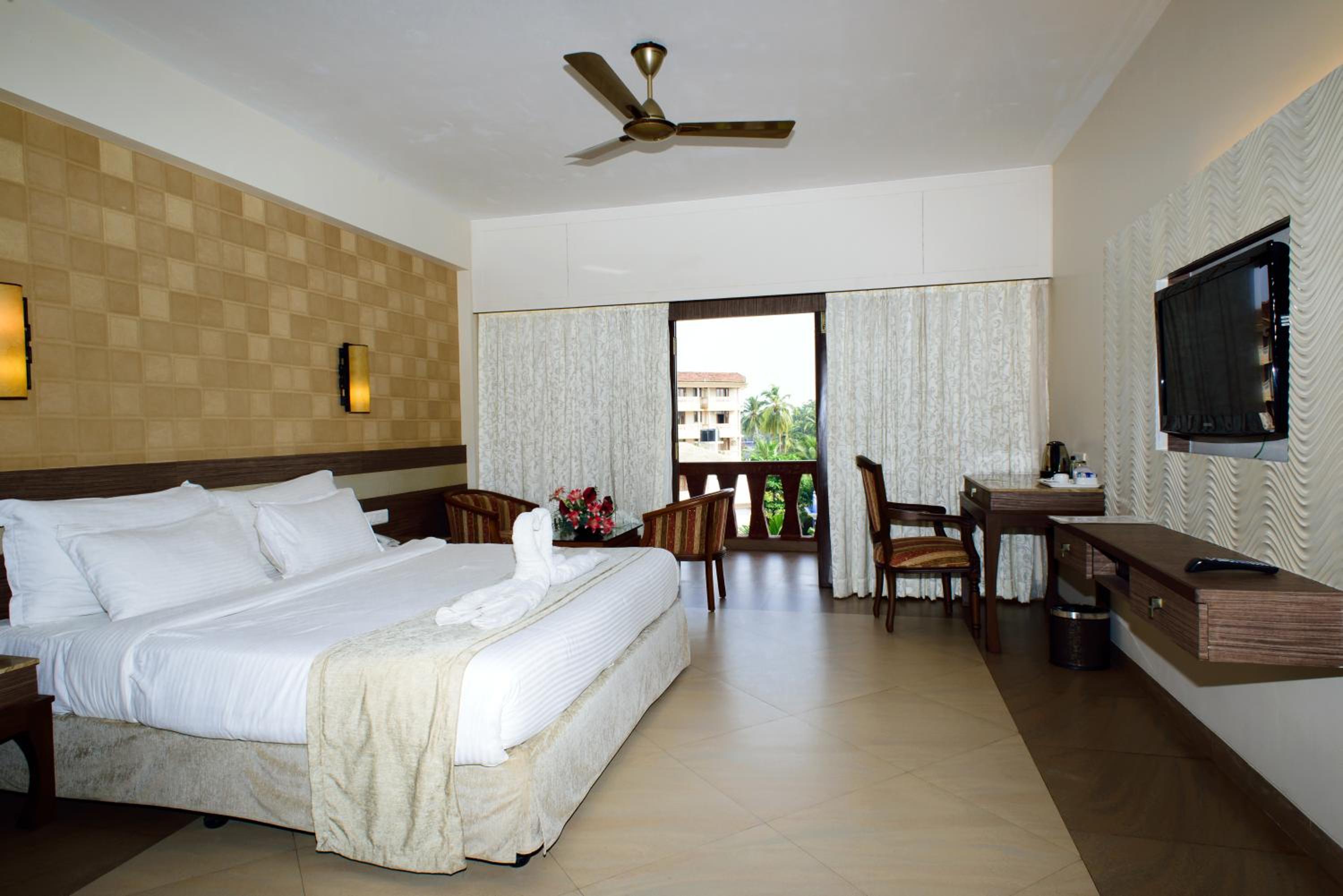 Deluxe King Room photo 2