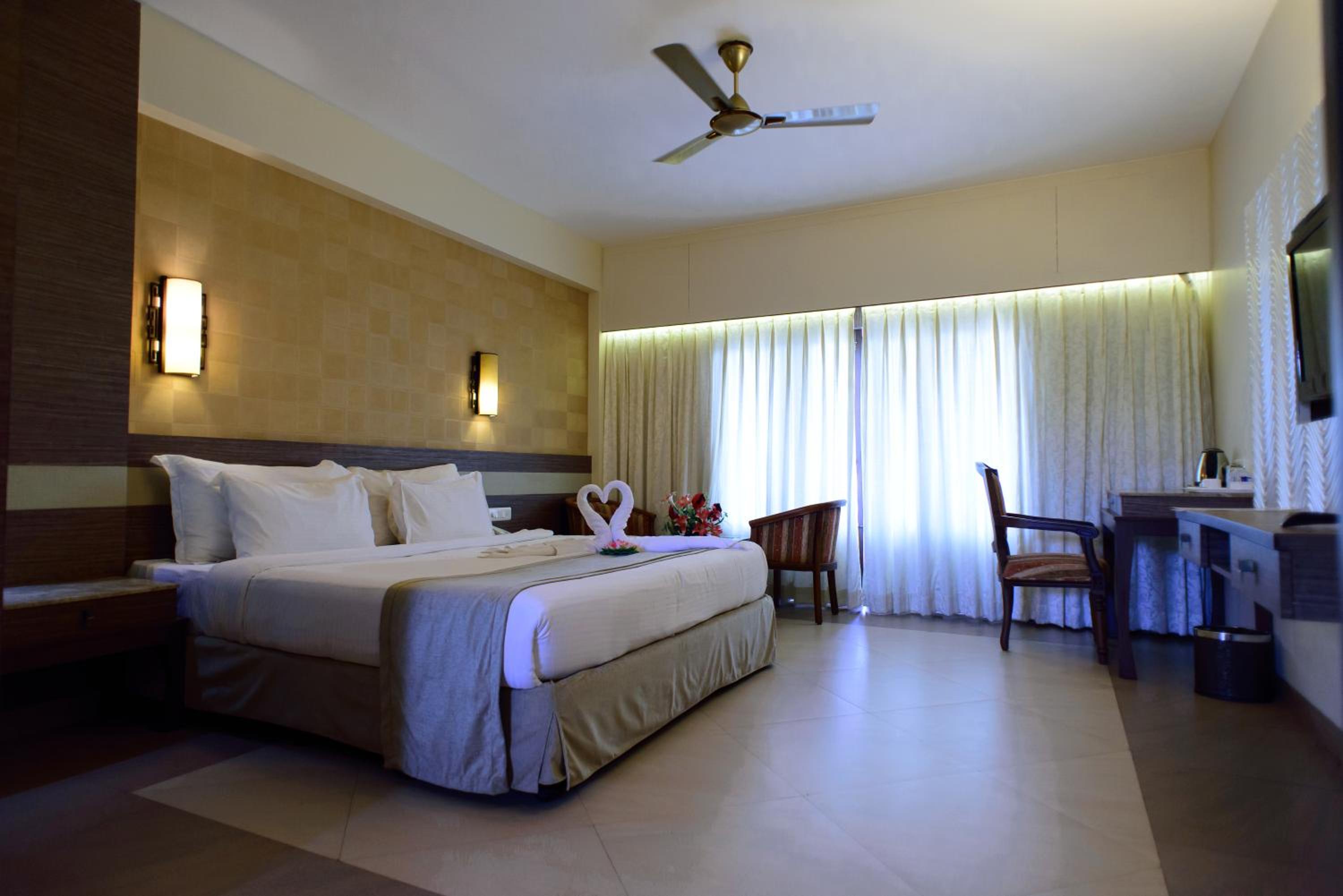 Deluxe King Room photo 3
