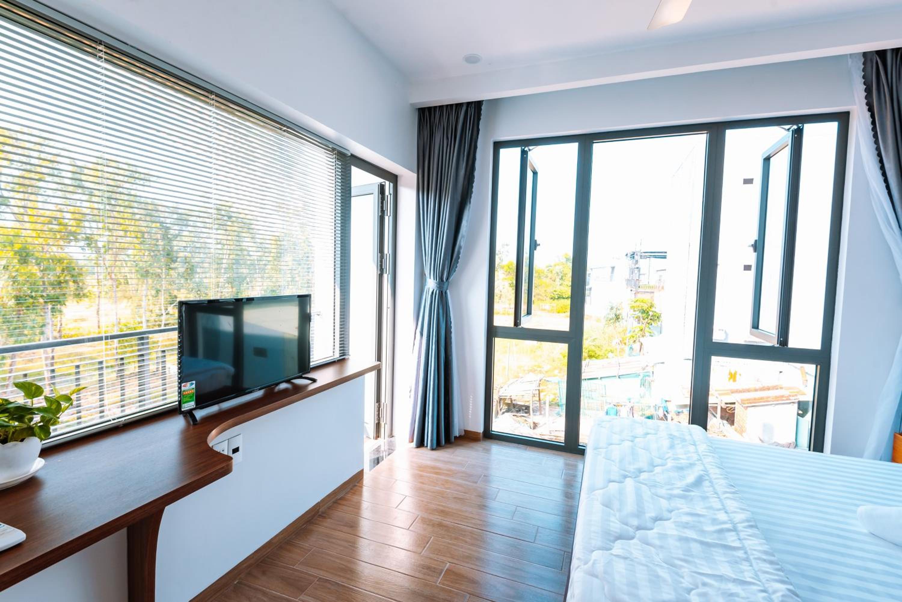 Deluxe Double Room with Balcony photo 2