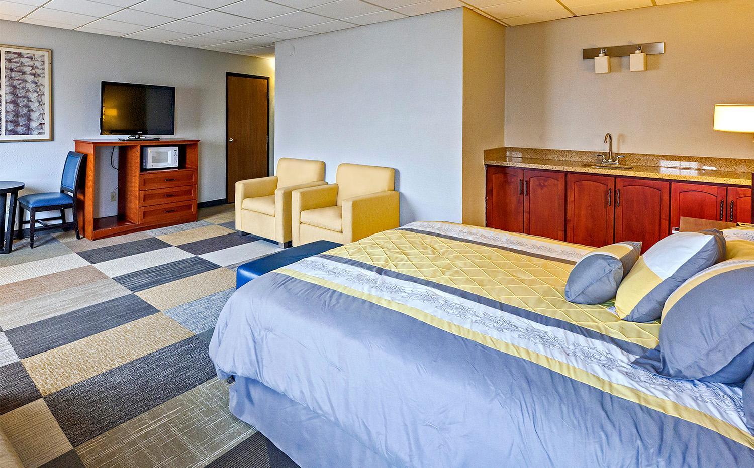 Deluxe King Suite photo 2
